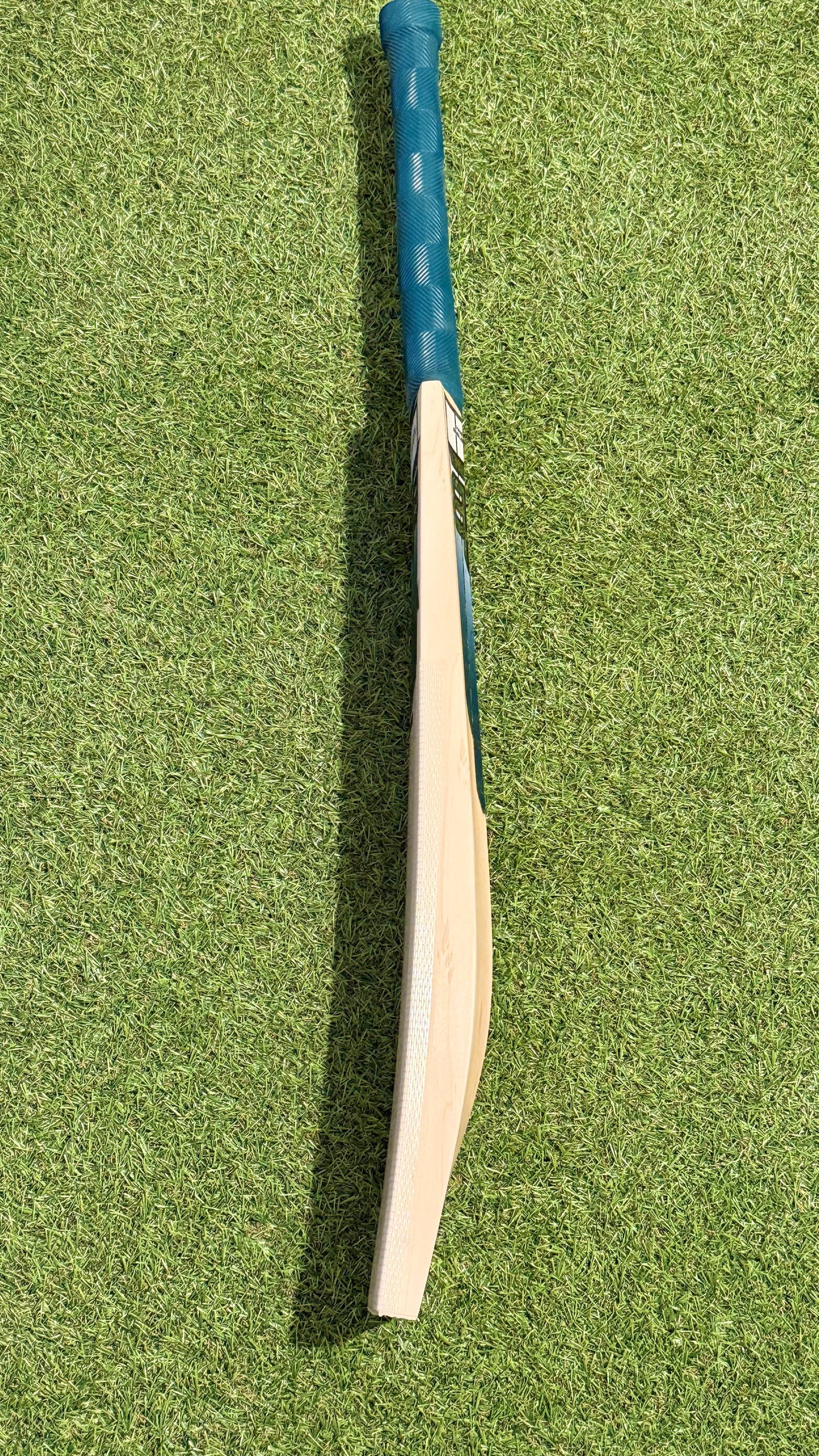 TBB Invicta Reserve Cricket Bat (2lb 8oz)