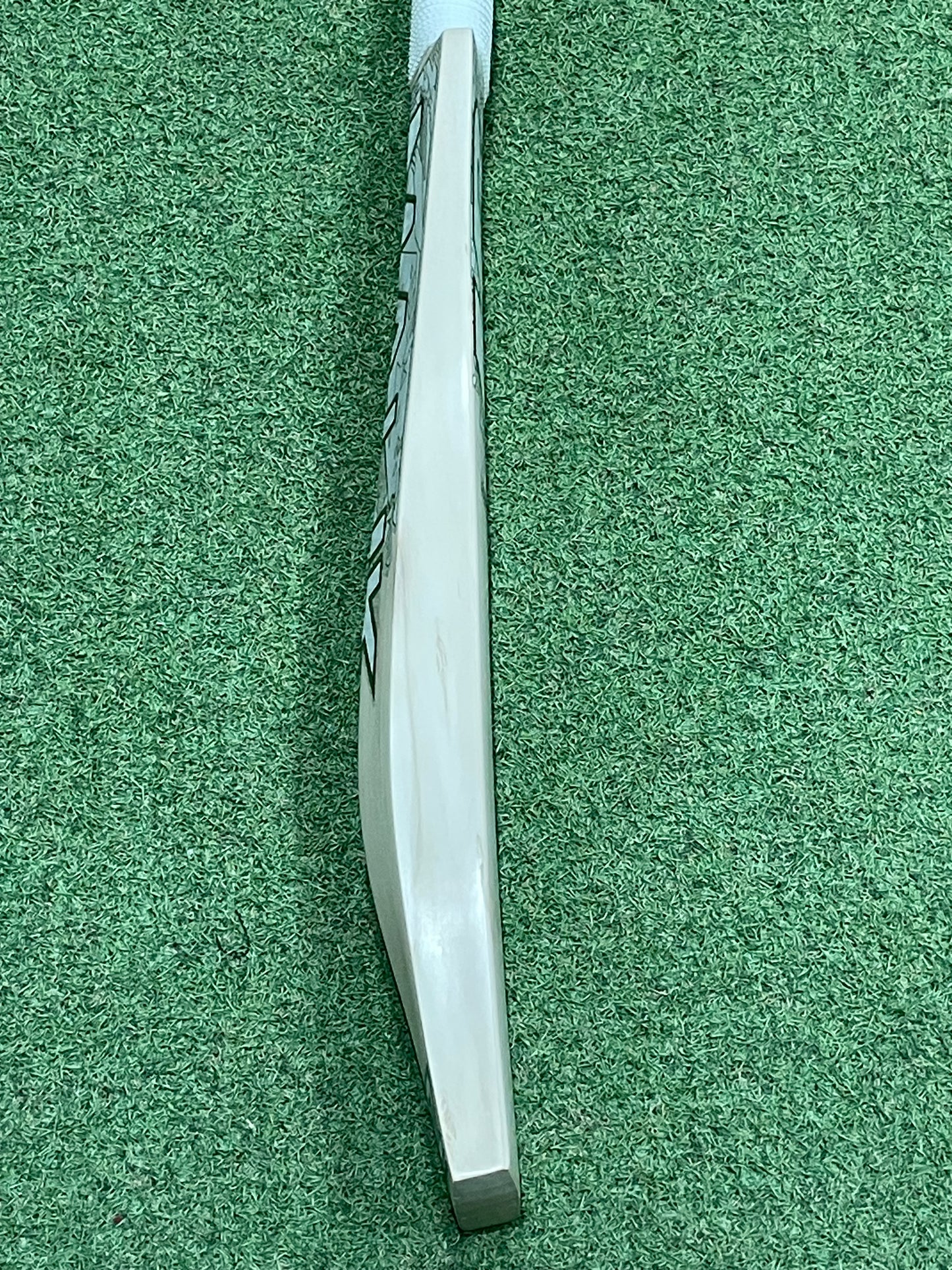 MB Malik Royale Supreme Cricket Bat (2lb 10oz)