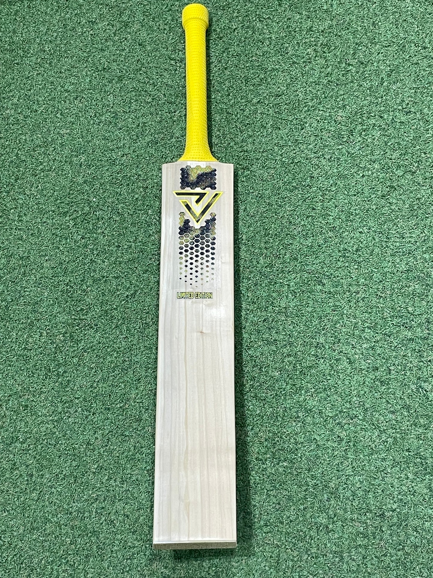 Vader Sports Limited Edition Cricket Bat (2lb 10oz)