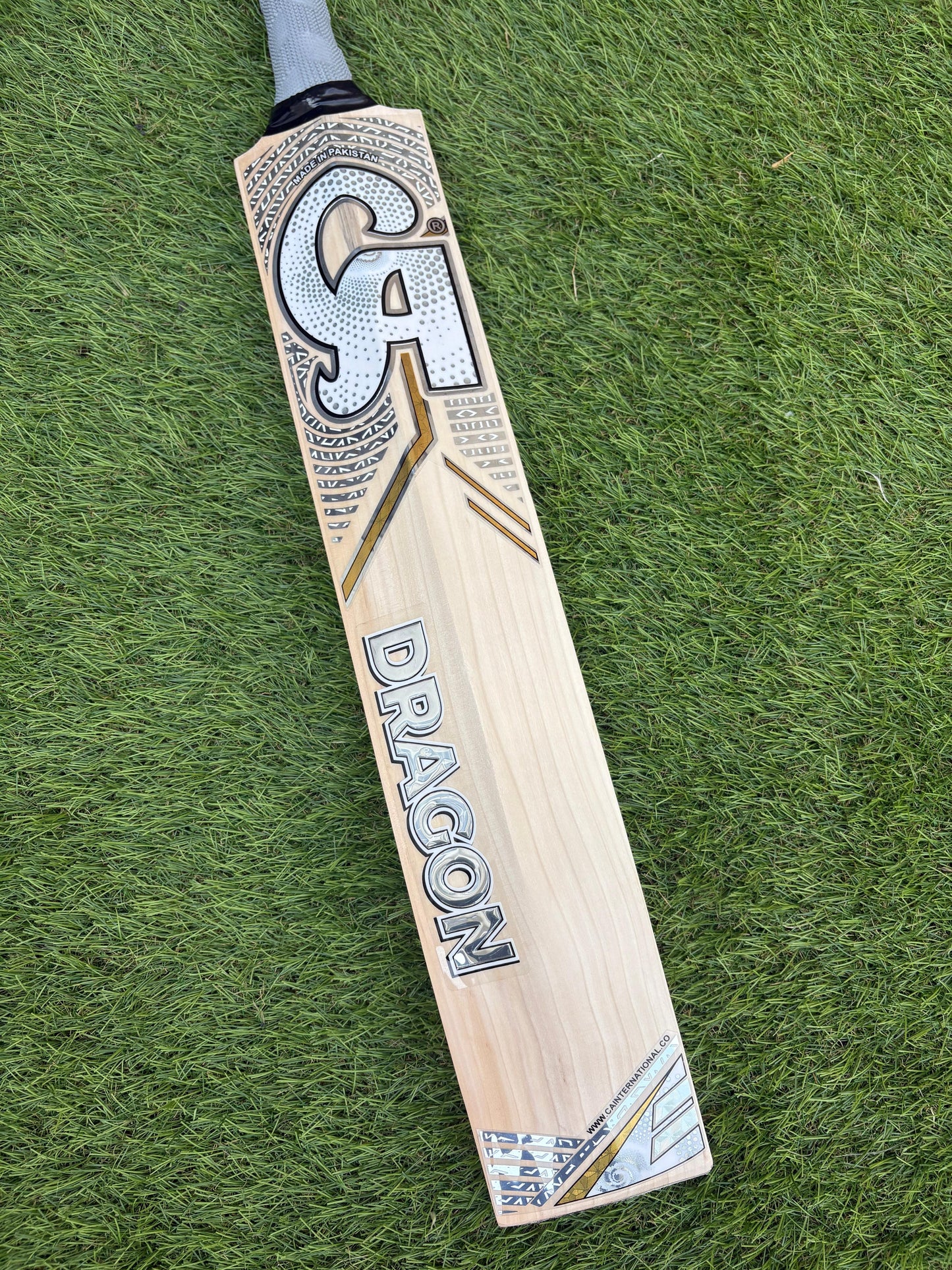 CA Gold Dragon Cricket Bat (2lb 8oz)