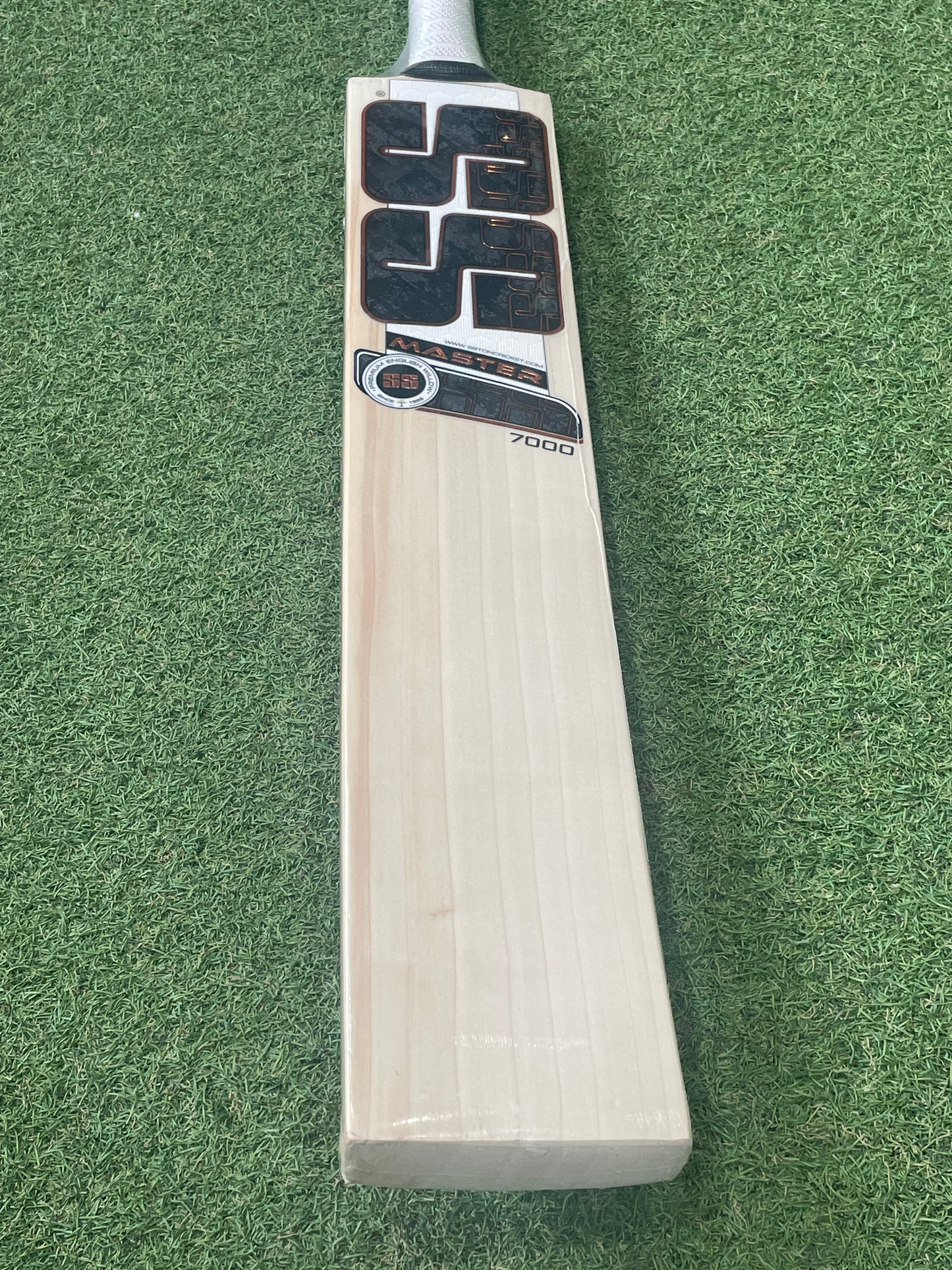 SS Ton Master 7000 Cricket Bat (2lb 8oz)