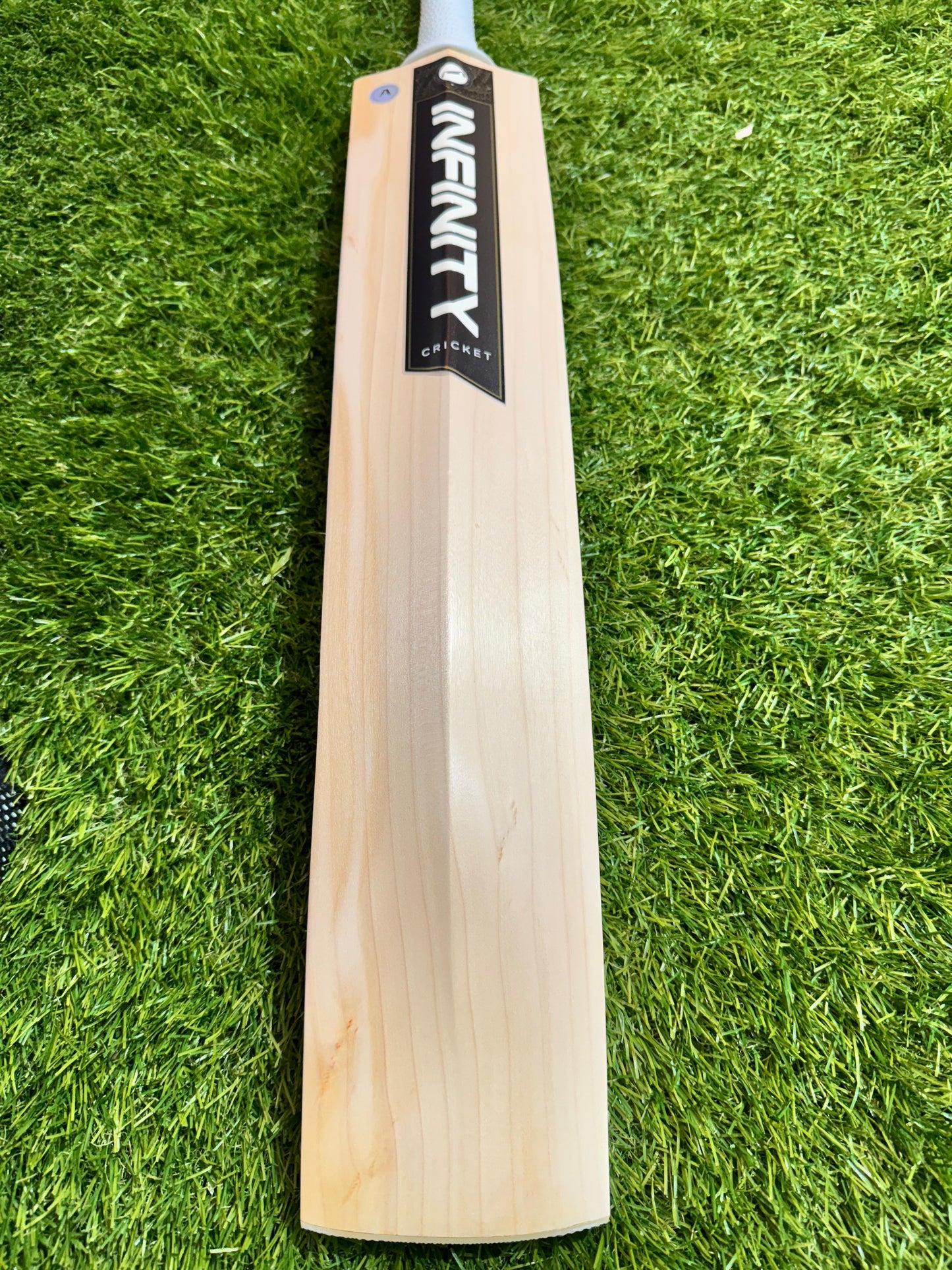 Infinity Black Players Cricket Bat (2lb 10oz) Semi Oval Handle
