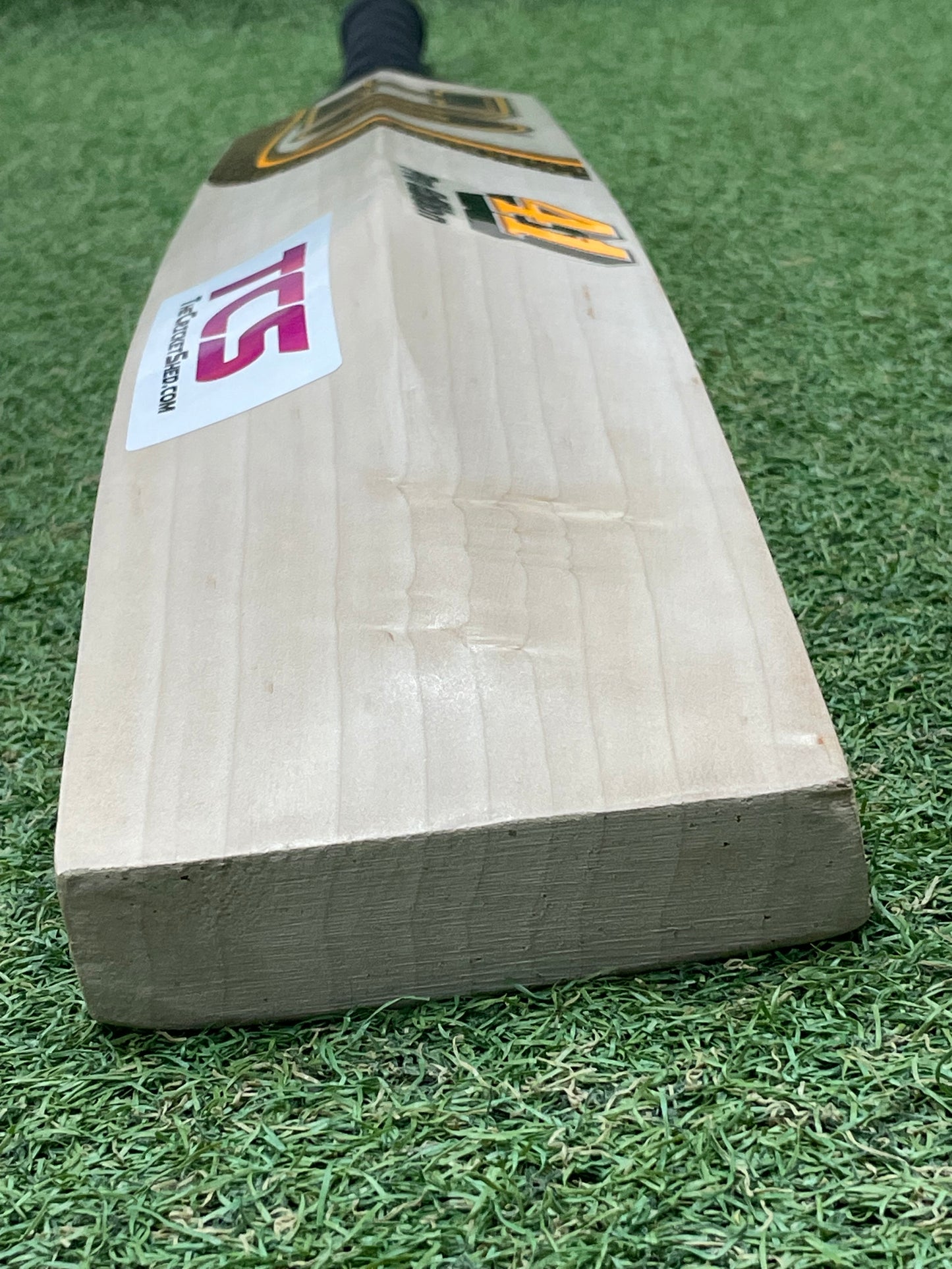HS 41 Pro Edition Cricket Bat (2lb 10oz)