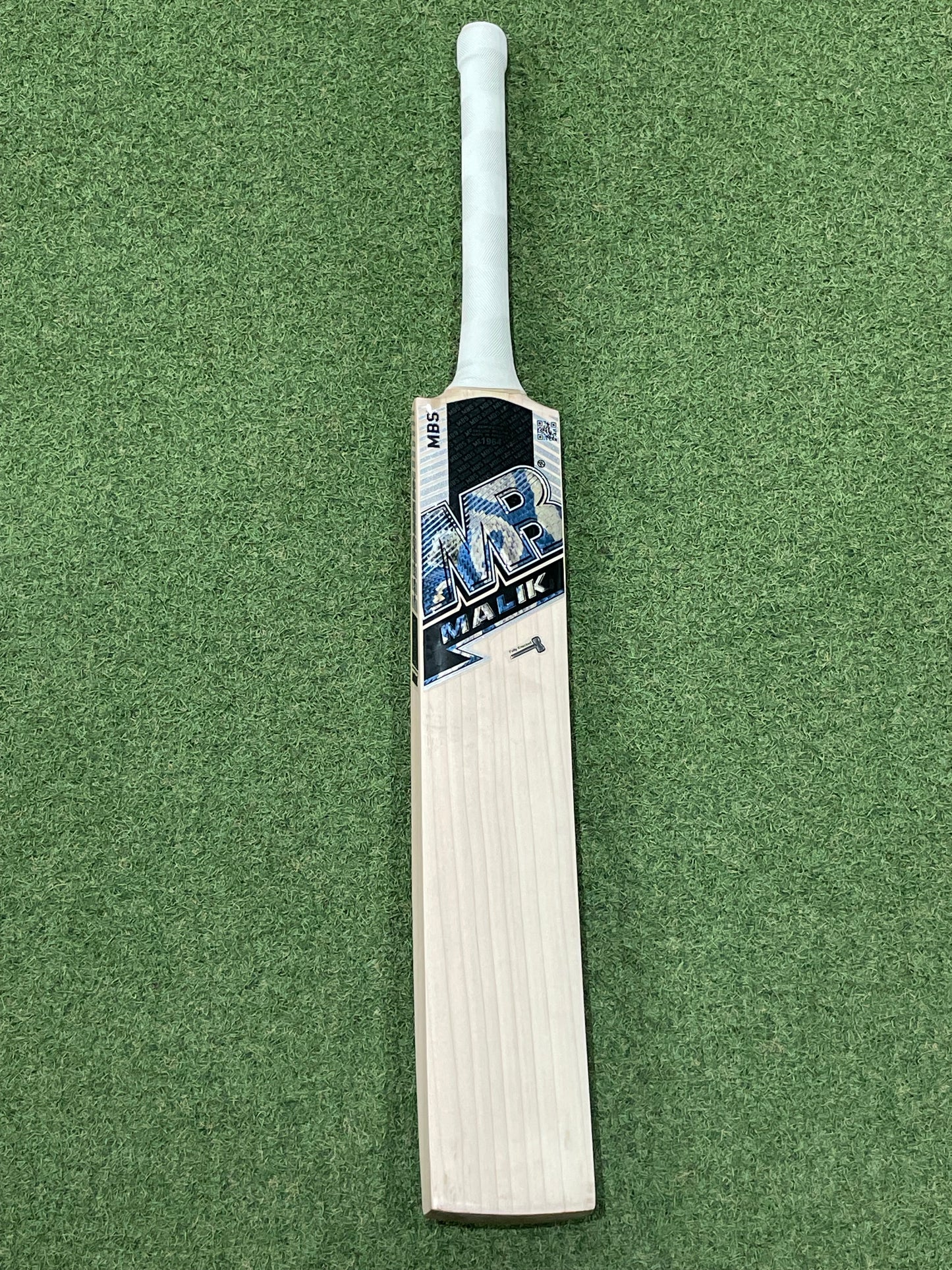 MB Malik MBS World Class Edition Cricket Bat (2lb 8oz)