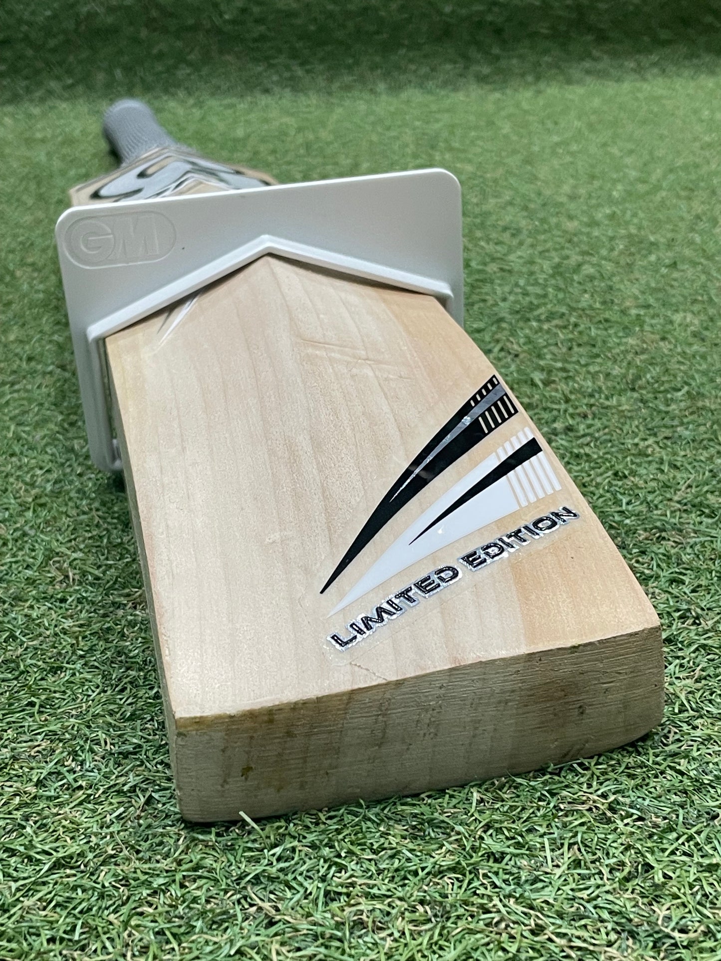 CA Pro Professional Players Asif Ali Cricket Bat (2lb 10oz)