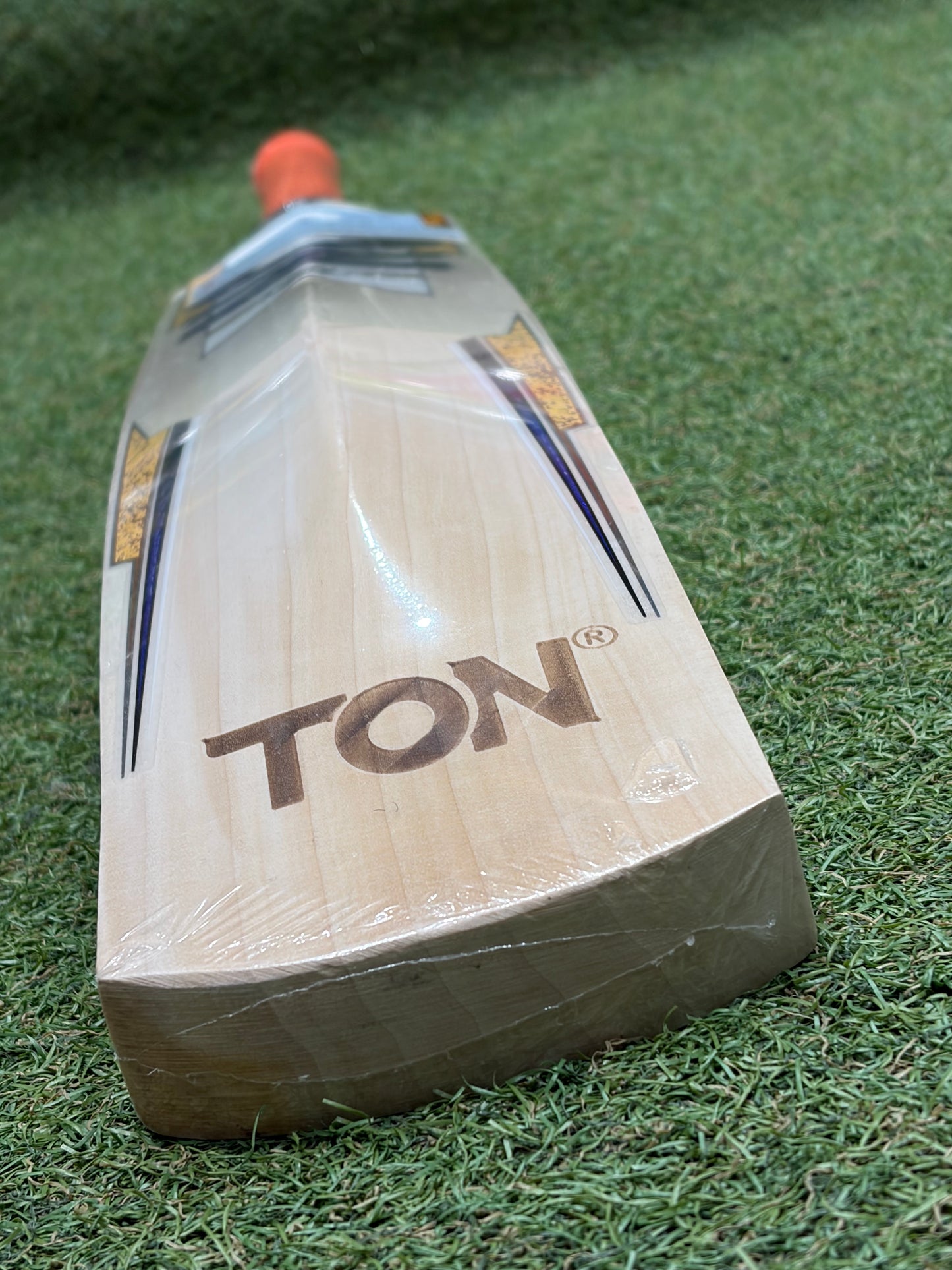 Ton Thala 2.0 Junior Harrow Size Cricket Bat (2lb 5oz)