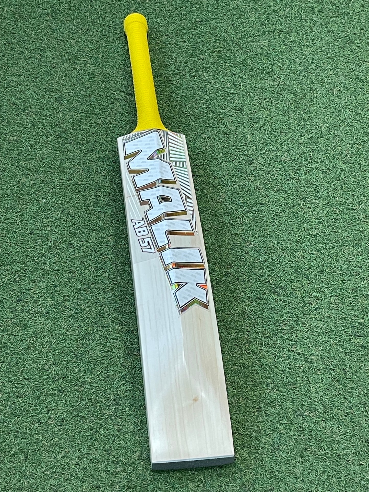 MB Malik UMZ AB57 Players Cricket Bat (2lb 10oz)