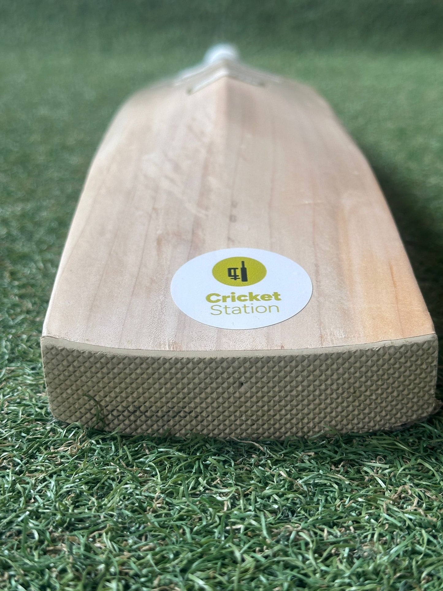 Used TCS White Edition Cricket Bat (2lb 10oz) - Short Blade Long Handle