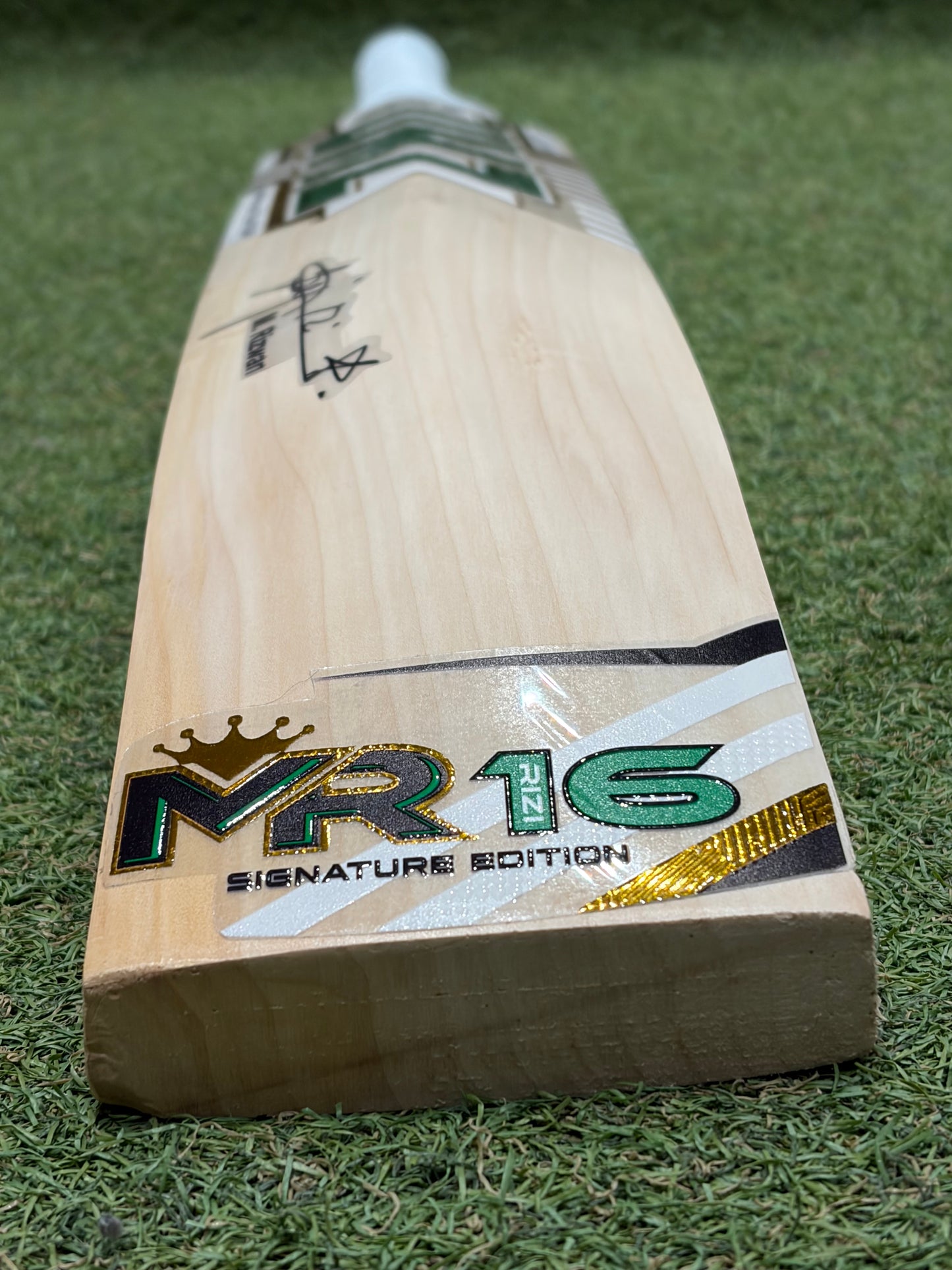 MB Malik Mohammed Rizwan Signature Edition Cricket Bat (2lb 10oz)