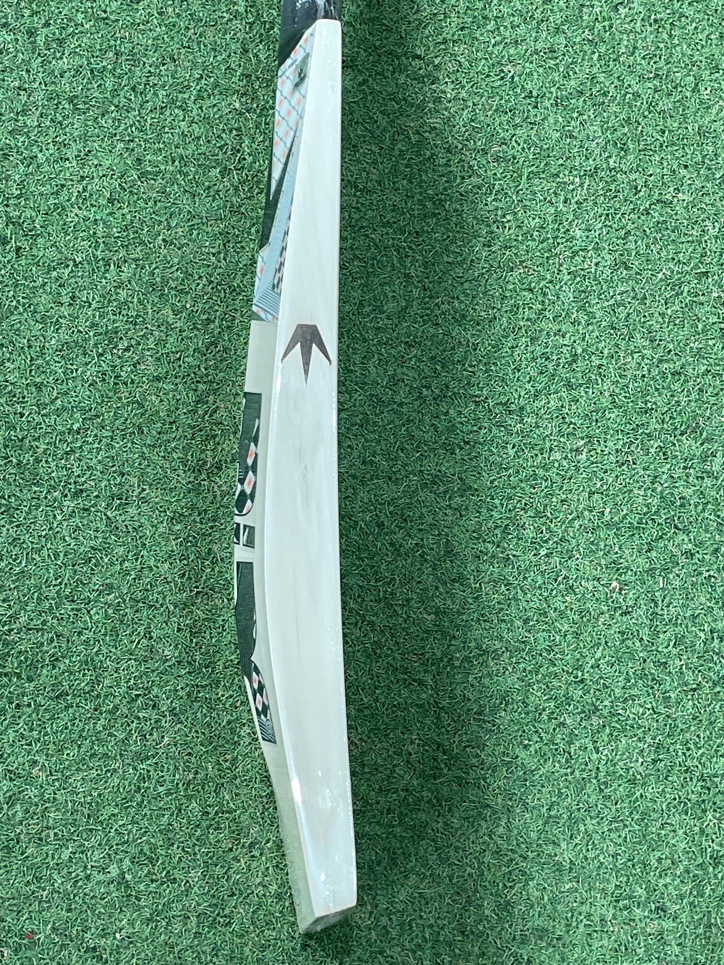 MIDS Big Boss Player Edition Cricket Bat (2lb 12oz)