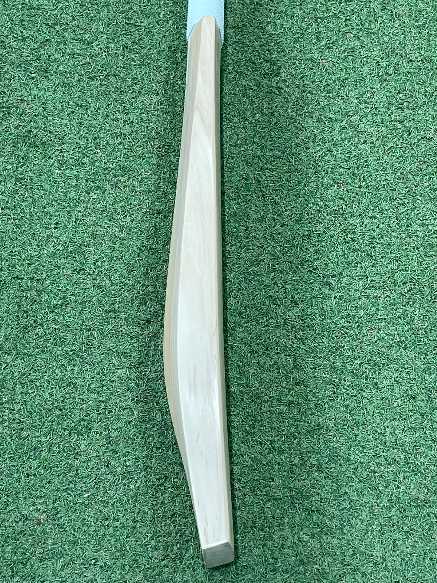 MB Malik Plain Cricket Bat (2lb 9oz) Blue Willow