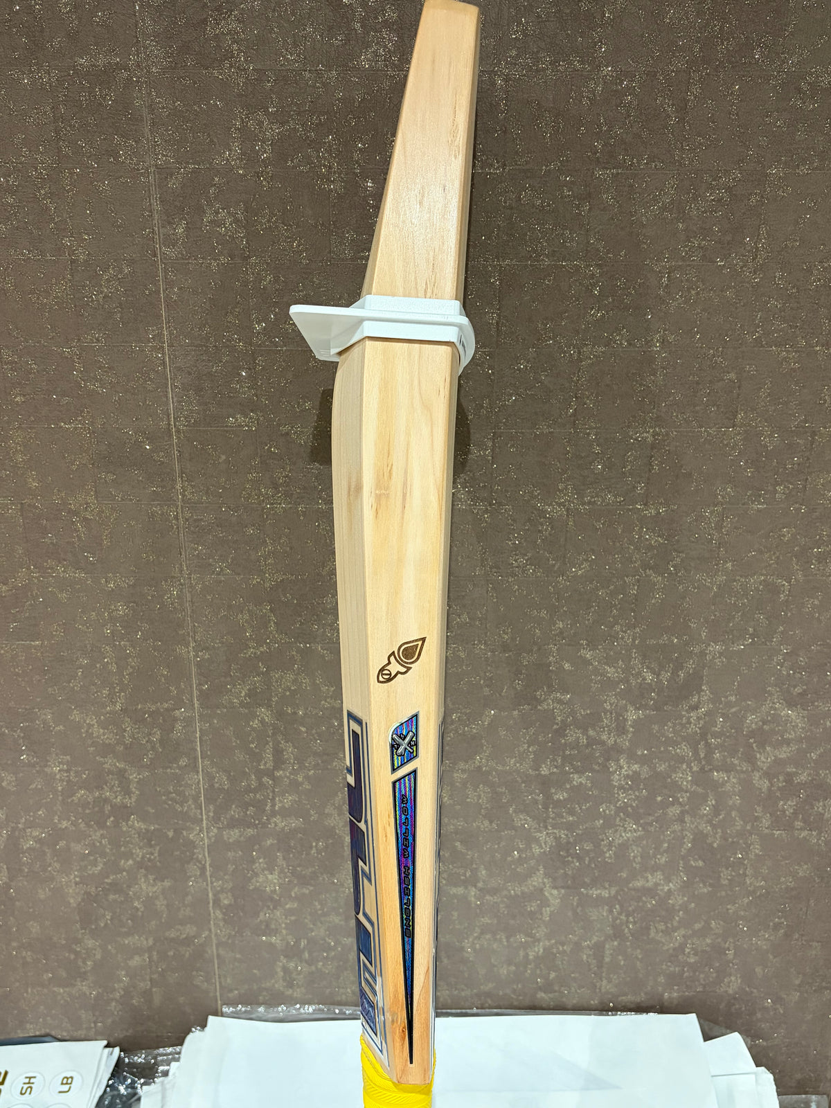 Hell 4 Leather (H4L) Pro Grade Cricket Bat (2lb 10oz)