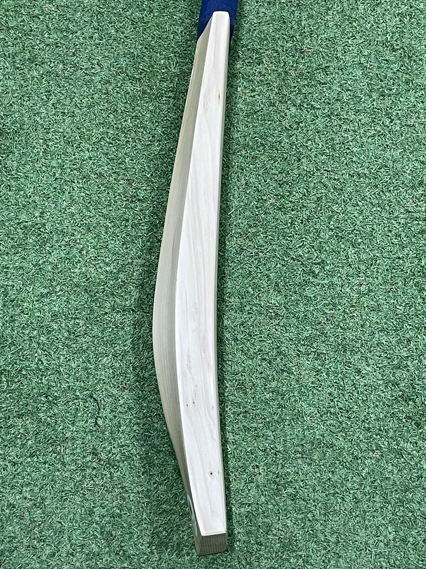 Cricket Station Plain Short Blade Long Handle Cricket Bat (2lb 11oz) - UK Made