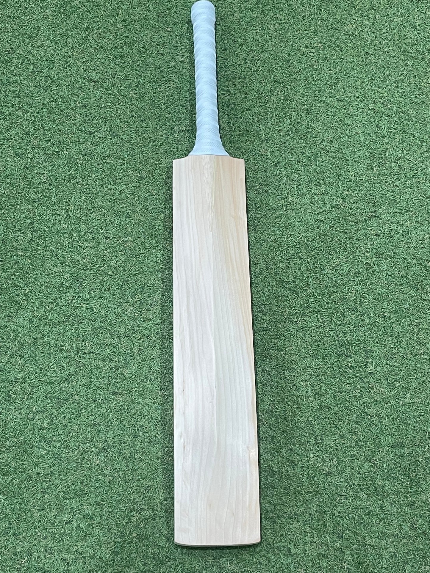 Plain Sachin Tendulkar Profile Cricket Bat (2lb 9oz)