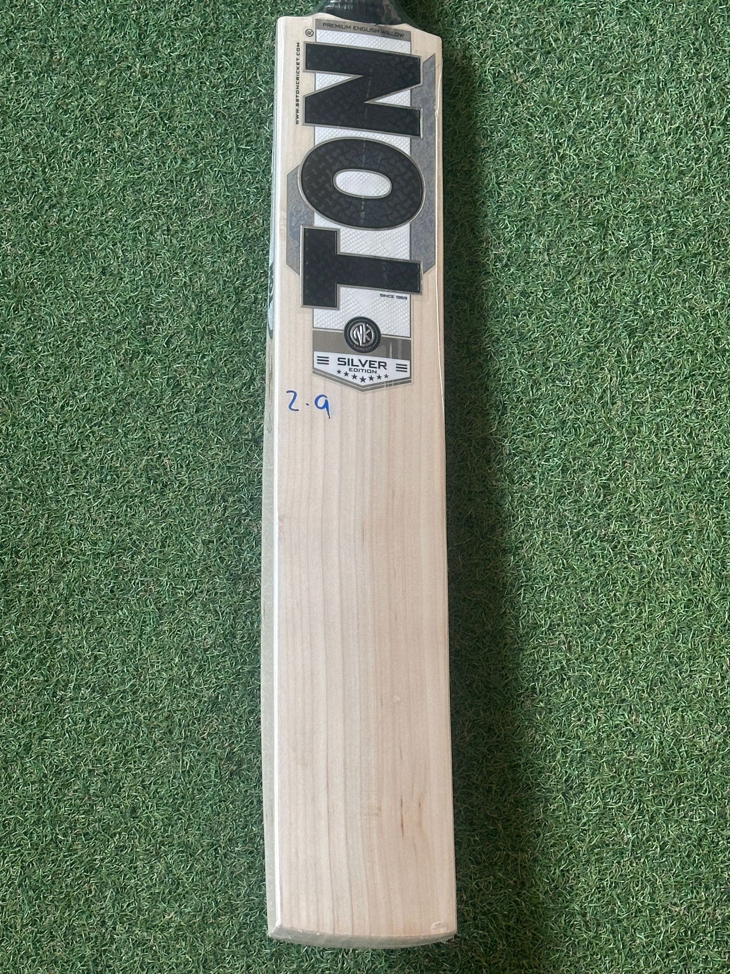 Ton Silver Edition Cricket Bat (2lb 9oz)