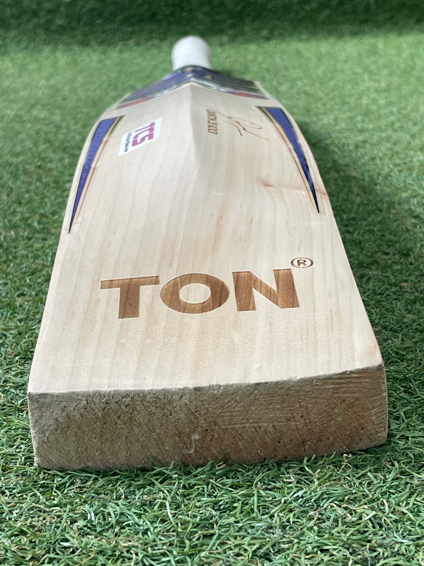 SS Ton Players Pro QDK Cricket Bat (2lb 10oz)