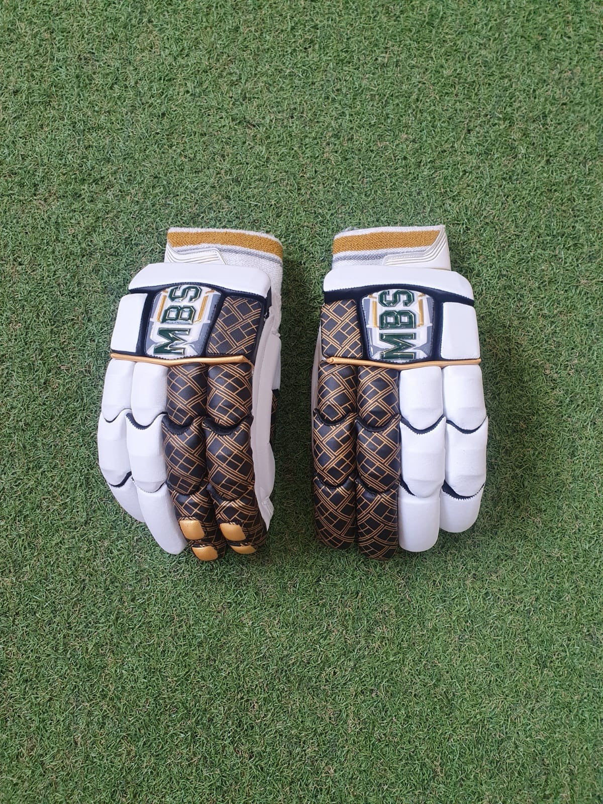 MB Malik MBS Salman Ali Agha Batting Gloves - Brand New - RH Mens Size