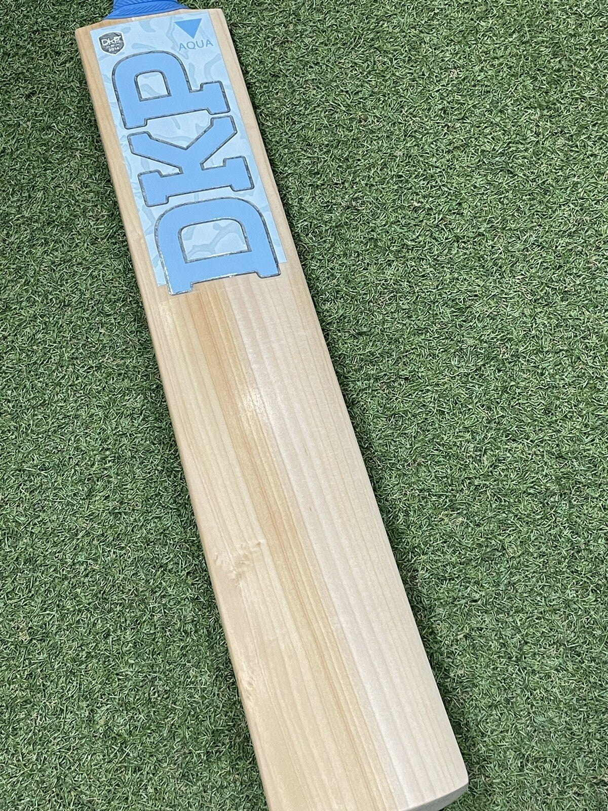 DKP Aqua Cricket Bat - Brand New - 2lb 10oz - Stunning Grains! Exclusive!