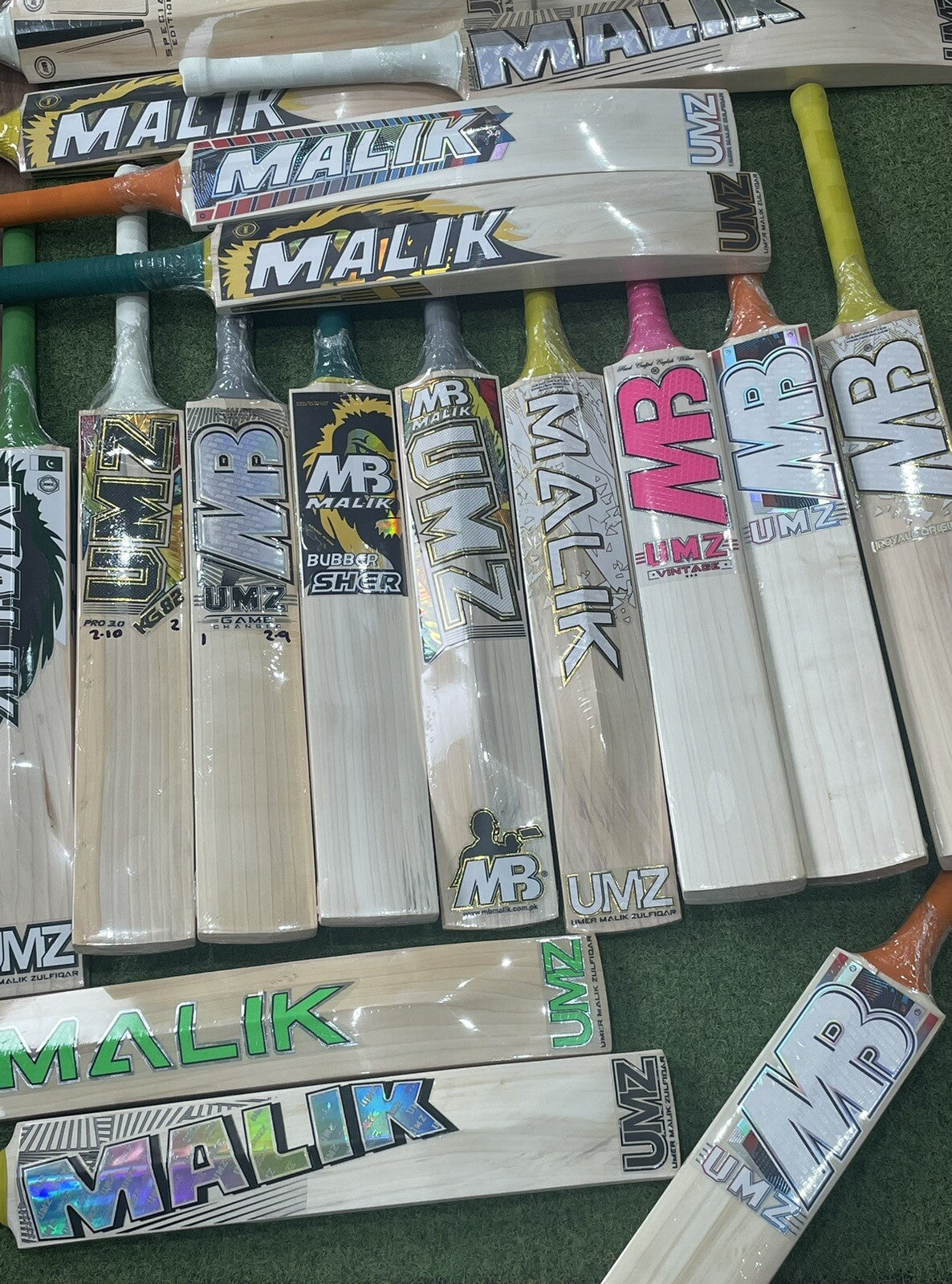 MB Malik KG Pro 1.0 Cricket Bat - Brand New - 2lb 10oz - Lovely Grains