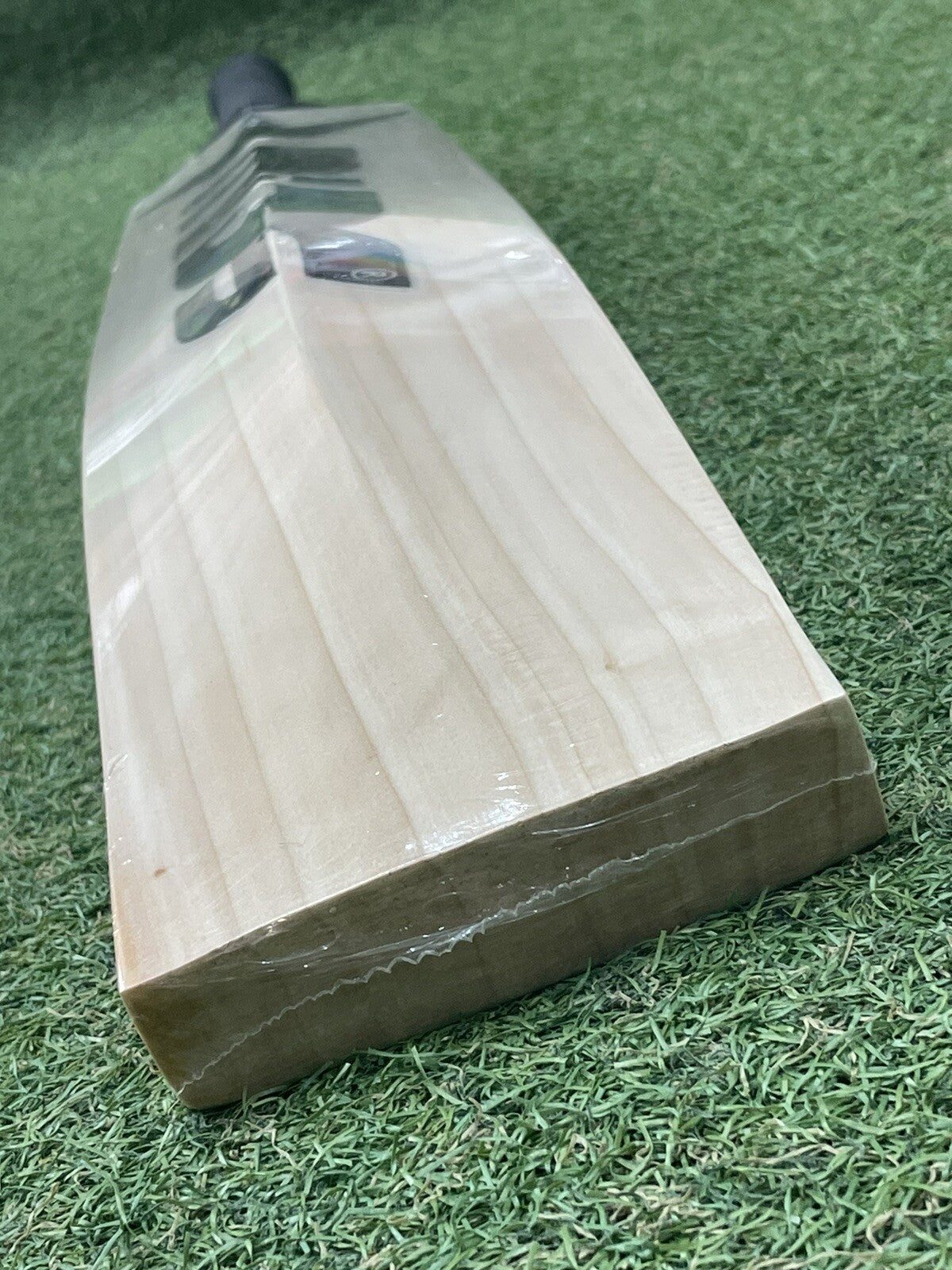 MIDS Legend Cricket Bat - Brand New - 2lb 10oz - Excellent Ping!