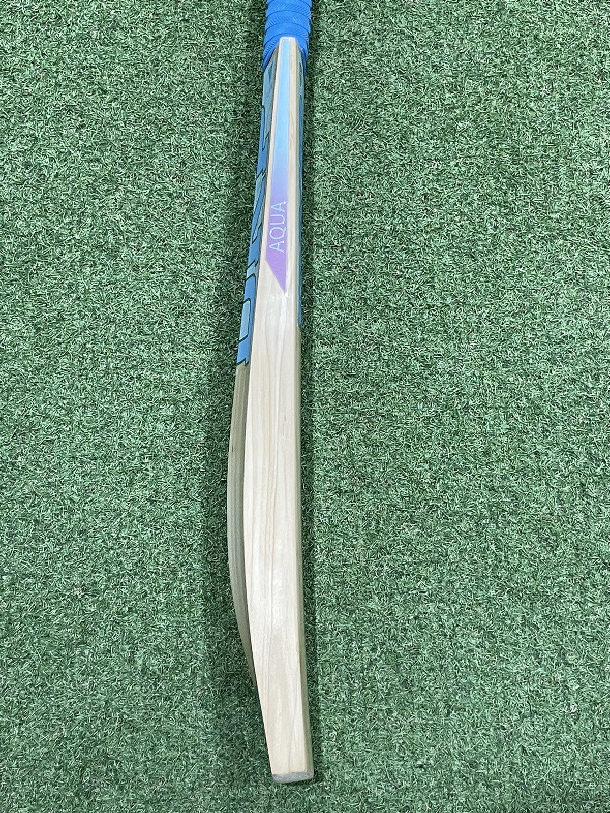 DKP Aqua Cricket Bat - Brand New - 2lb 10oz - Stunning Grains! Exclusive!