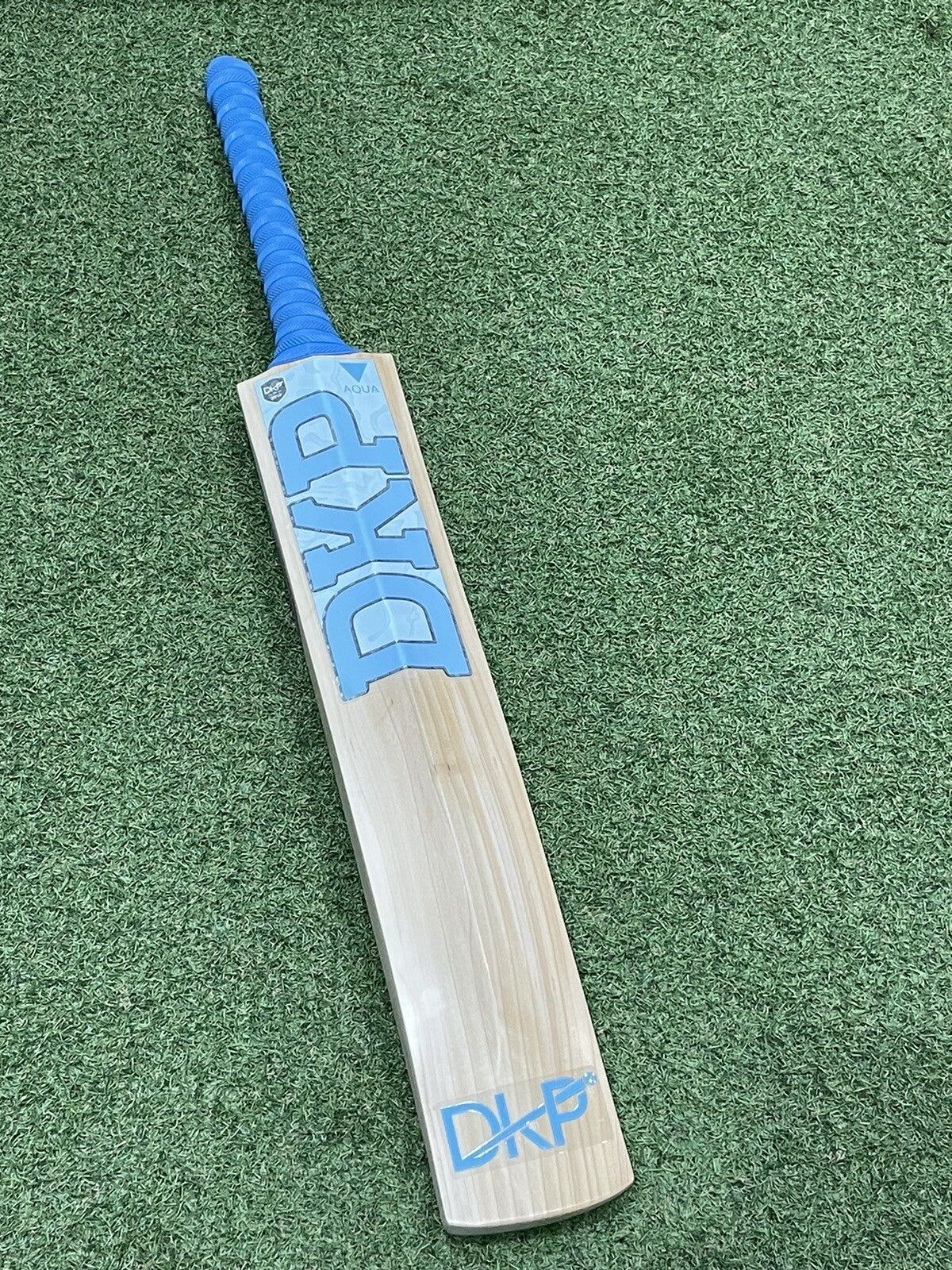 DKP Aqua Cricket Bat - Brand New - 2lb 10oz - Stunning Grains! Exclusive!