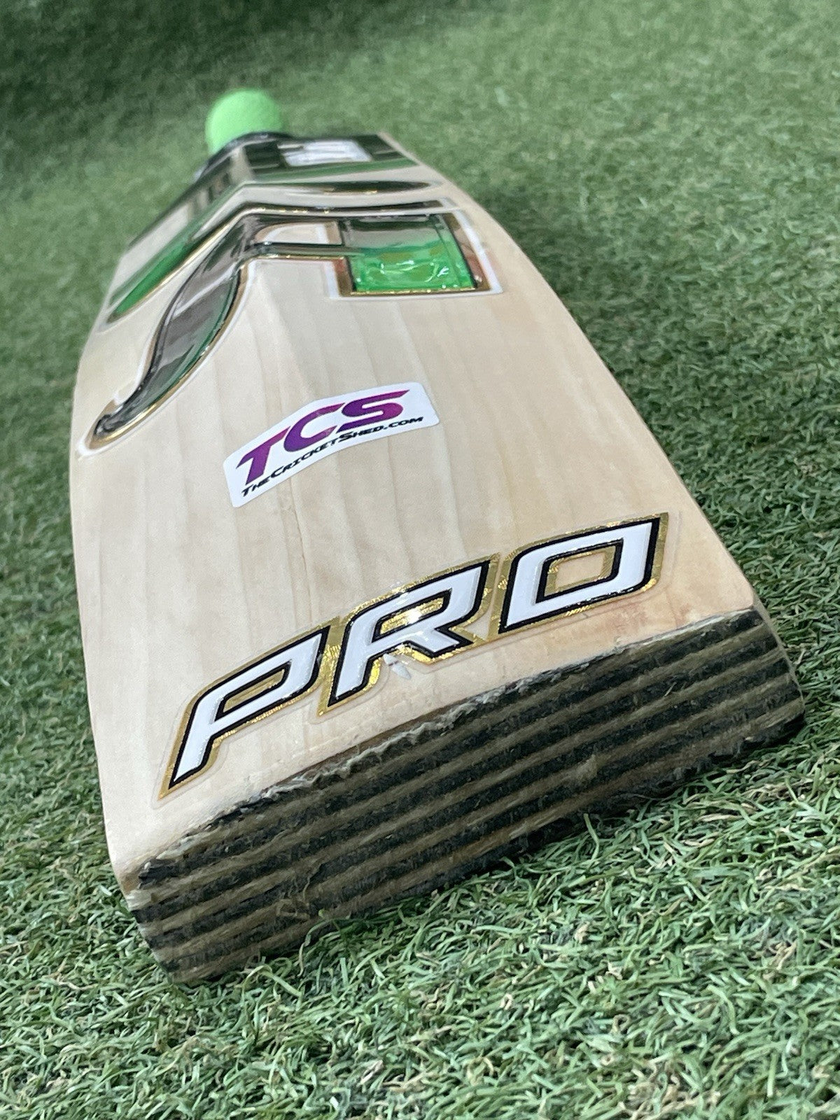 CA Pro 15000 Cricket Bat - Brand New - 2lb 11oz - Lovely Grains !