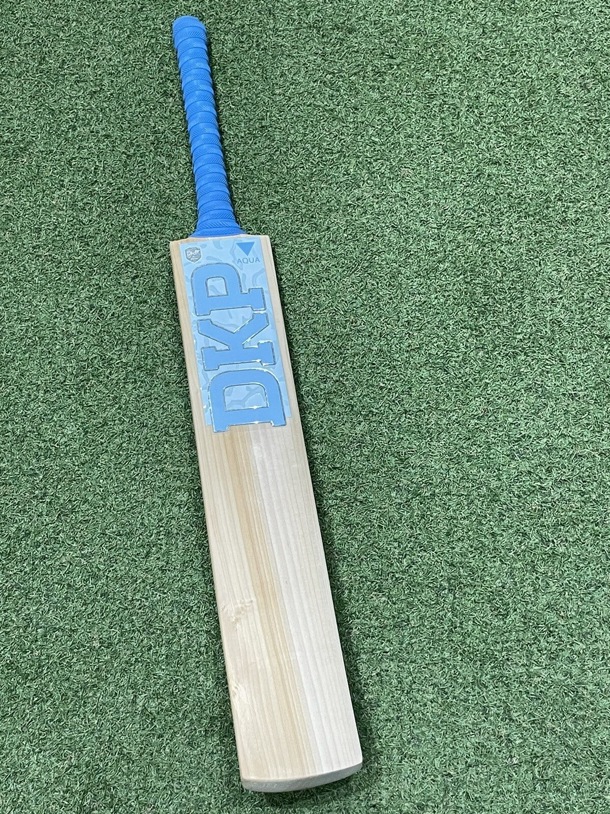 DKP Aqua Cricket Bat - Brand New - 2lb 10oz - Stunning Grains! Exclusive!
