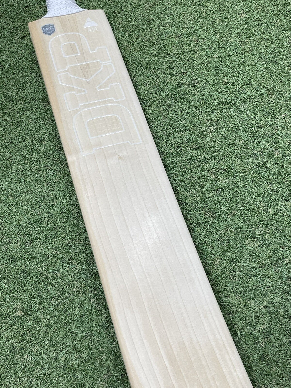 DKP Air Cricket Bat - Brand New - 2lb 10oz - Stunning Grains! Exclusive!