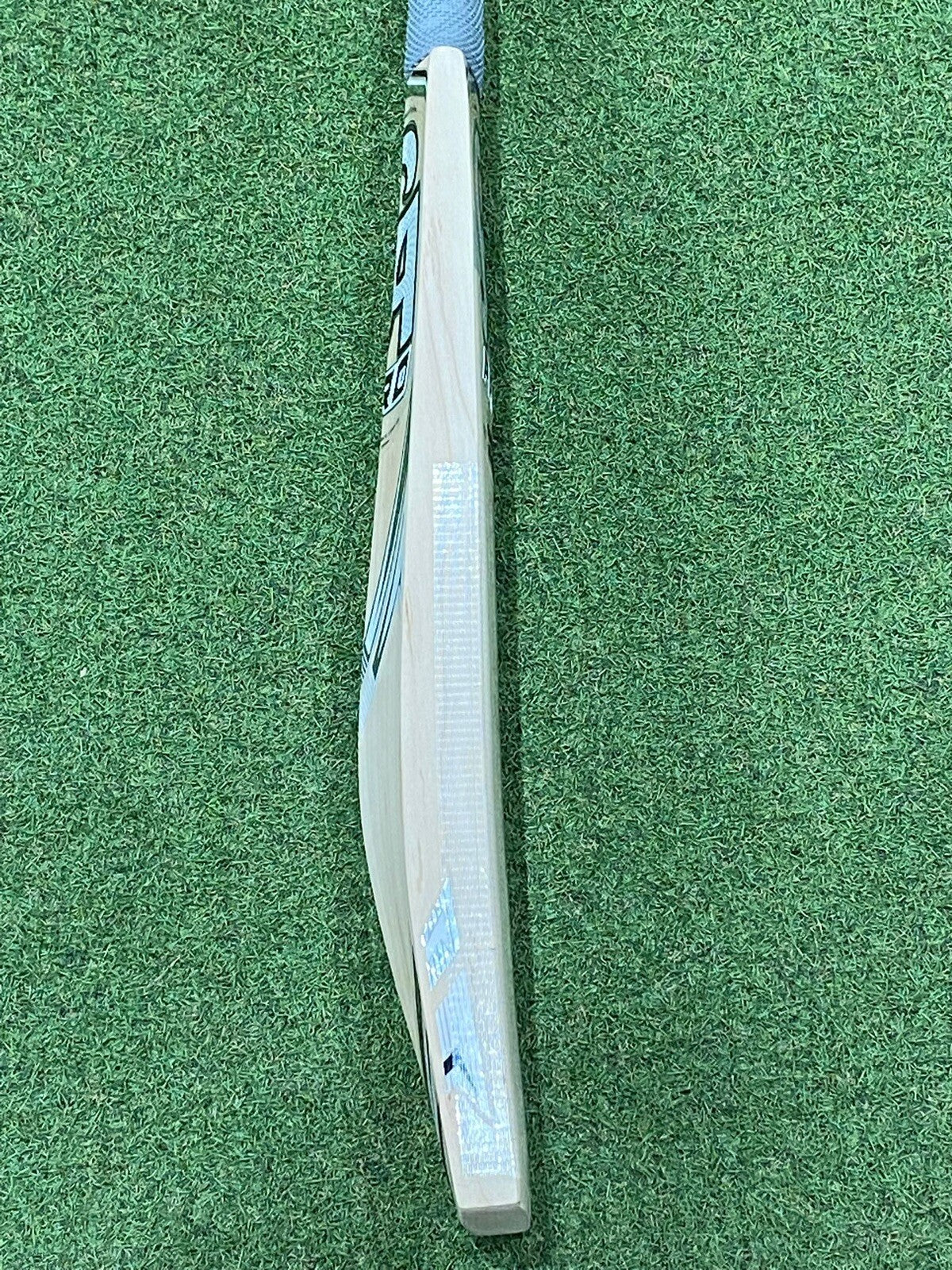 CA Pro Limited Edition Professional Players Asif Ali Cricket Bat - 2lb 10oz