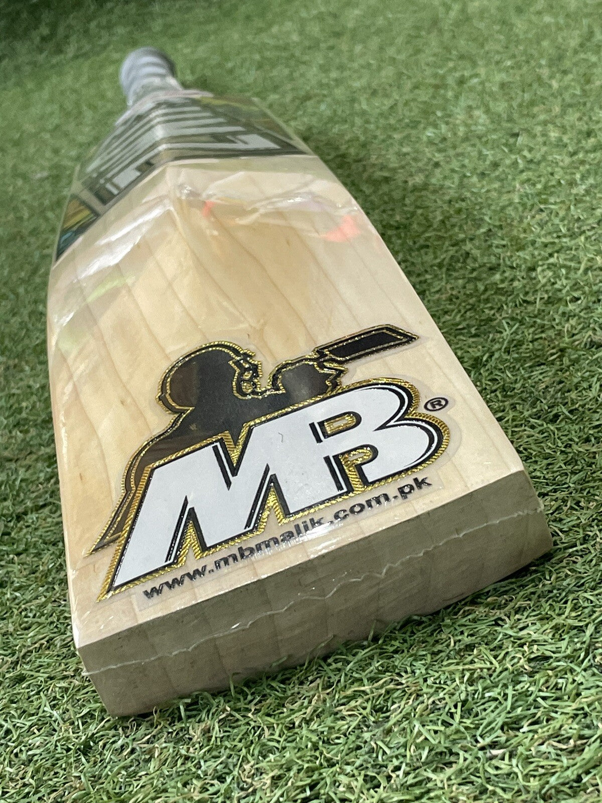 MB Malik KG Pro 1.0 Cricket Bat - Brand New - 2lb 10oz - Lovely Grains