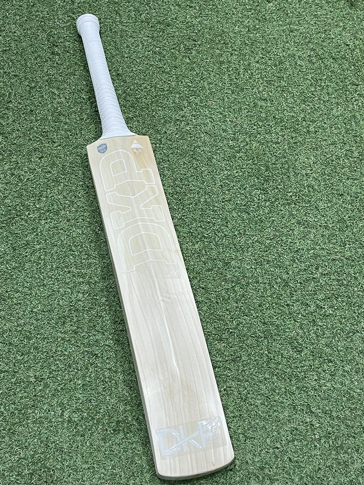 DKP Air Cricket Bat - Brand New - 2lb 10oz - Stunning Grains! Exclusive!
