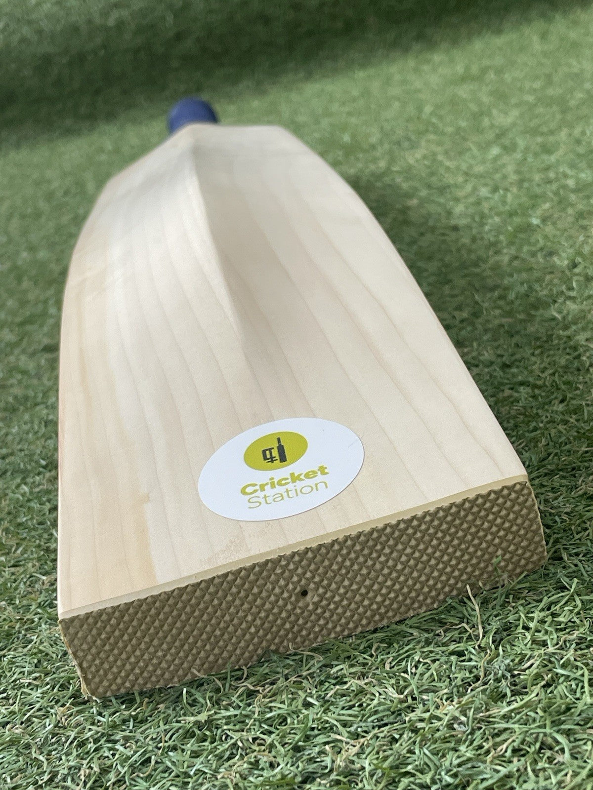 Plain Players Edition Cricket Bat - 2lb 10oz - UK Made! Premium Players Willow!