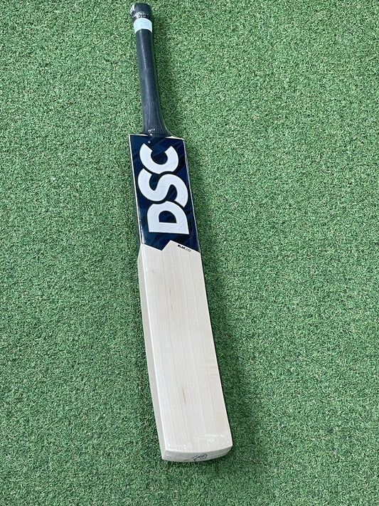 DSC Blak 222 Cricket Bat (2lb 8oz)