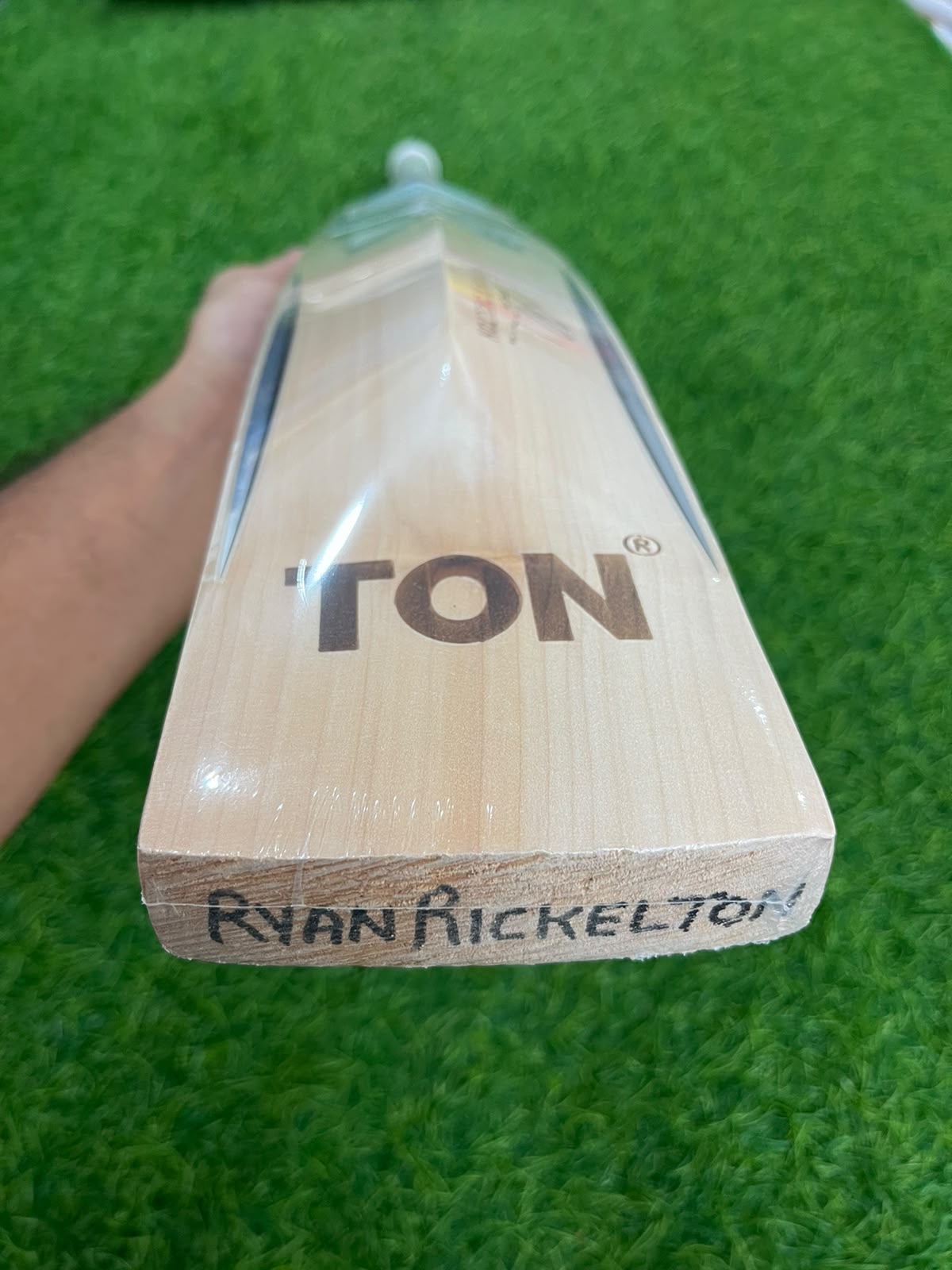 SS Ton Ryan Rickleton Player Cricket Bat (2lb 7oz)