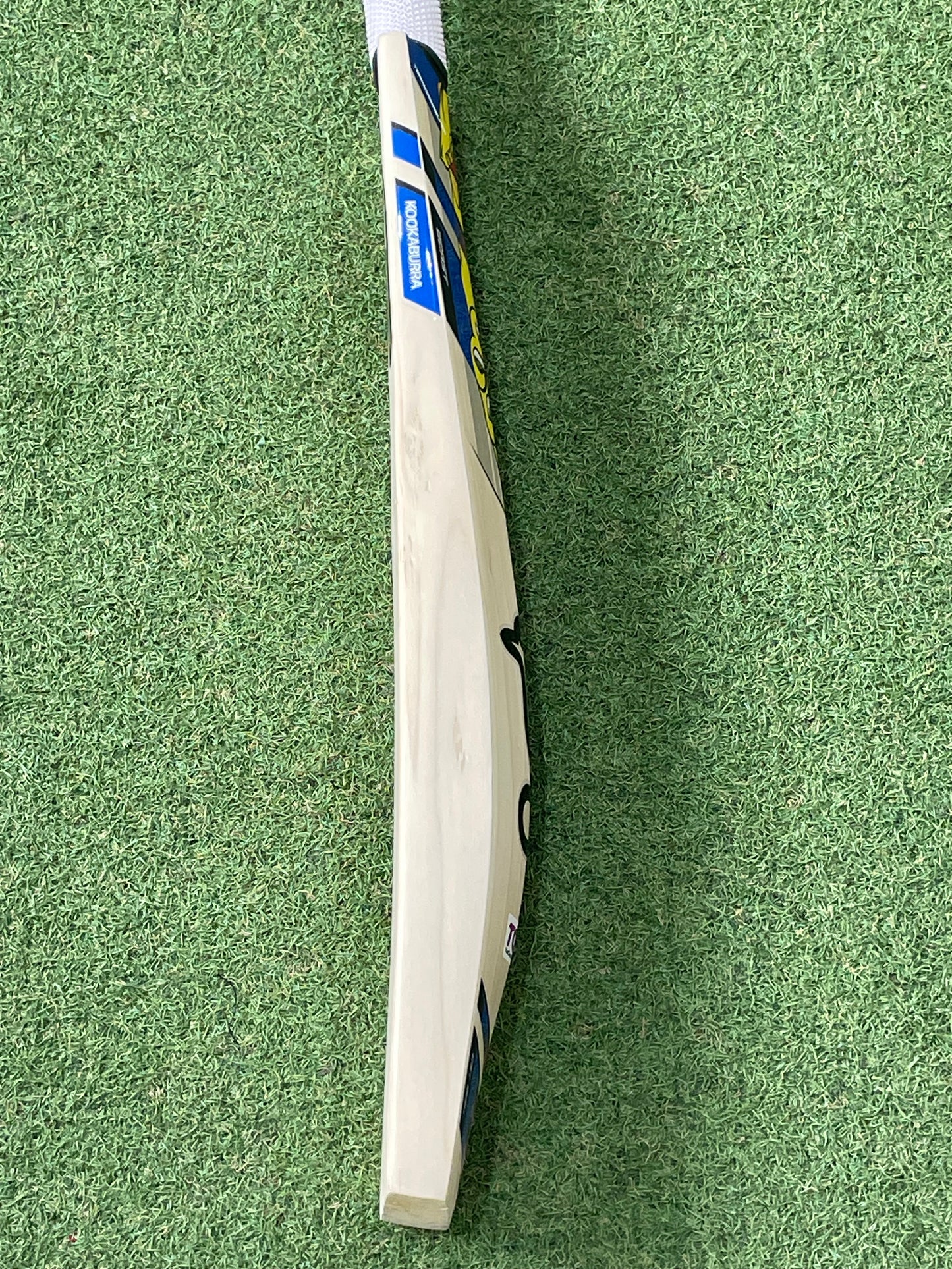 Kookaburra Beast Pro 2.0 Cricket Bat (2lb 9oz)