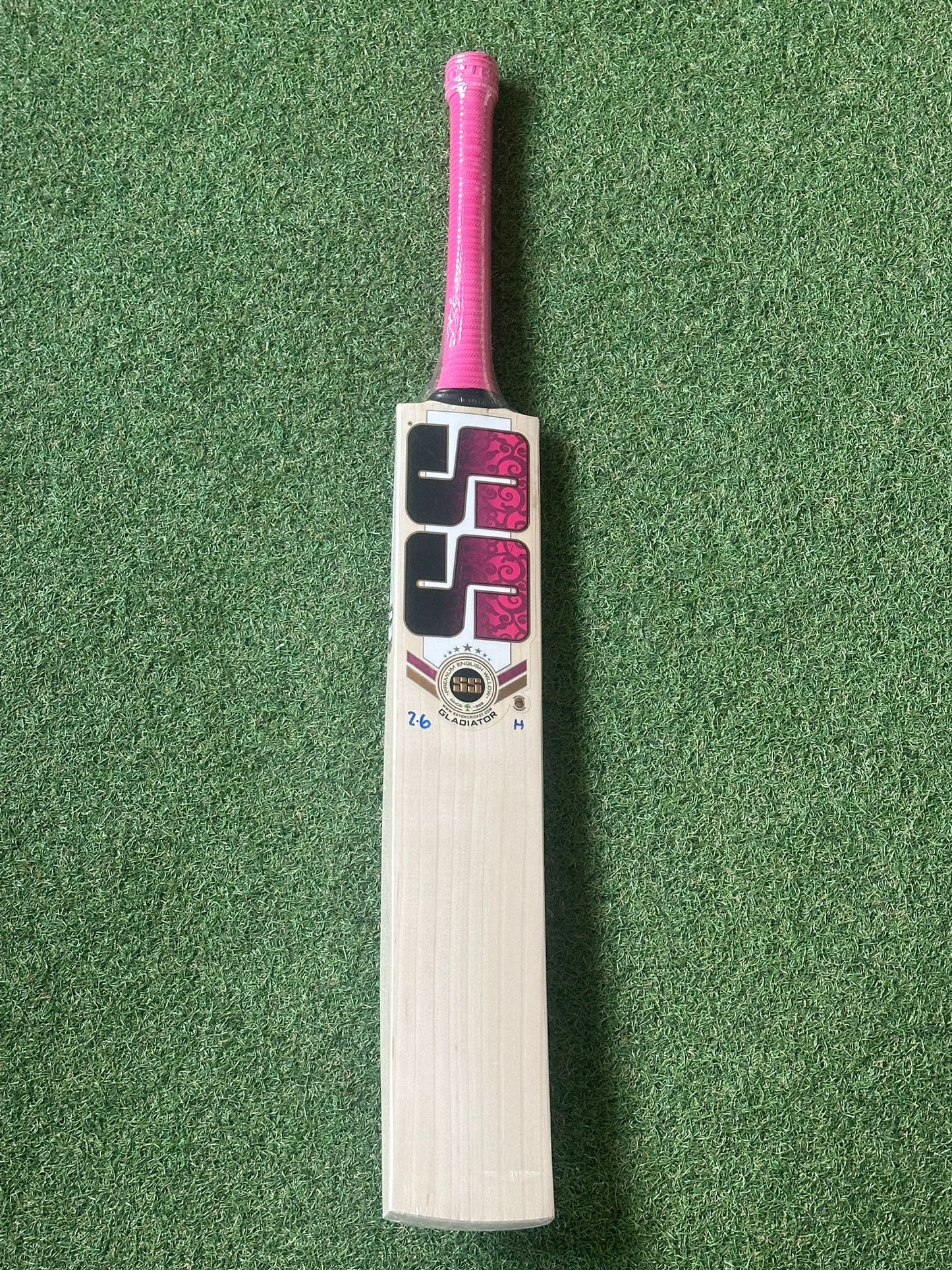 SS Ton Gladiator Harrow Junior Size Cricket Bat (2lb 6oz)