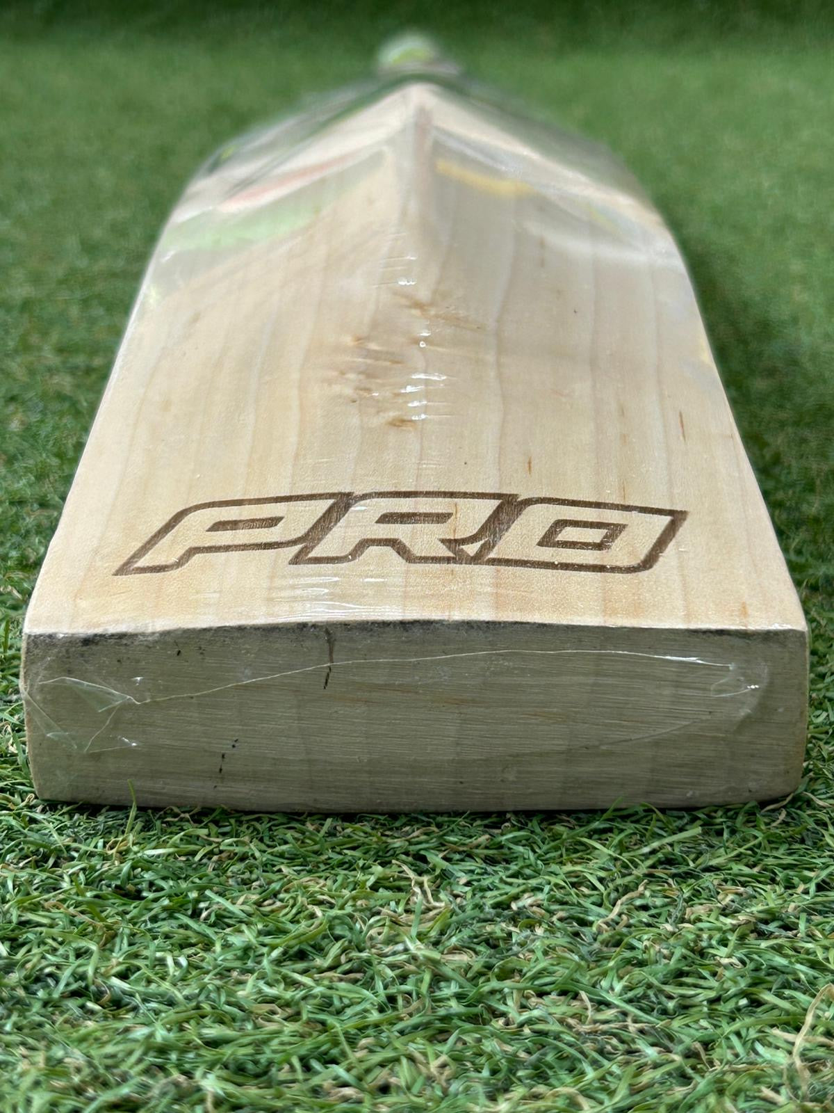 CA Pro 8000 Cricket Bat (2lb 10oz)
