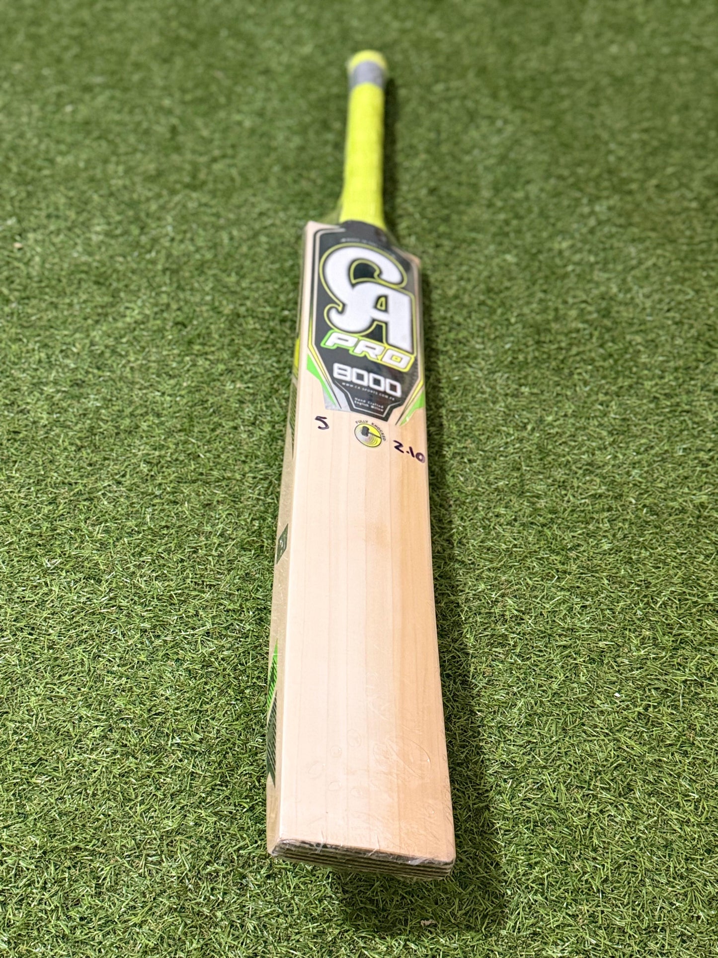 CA Pro 8000 Cricket Bat (2lb 10oz)