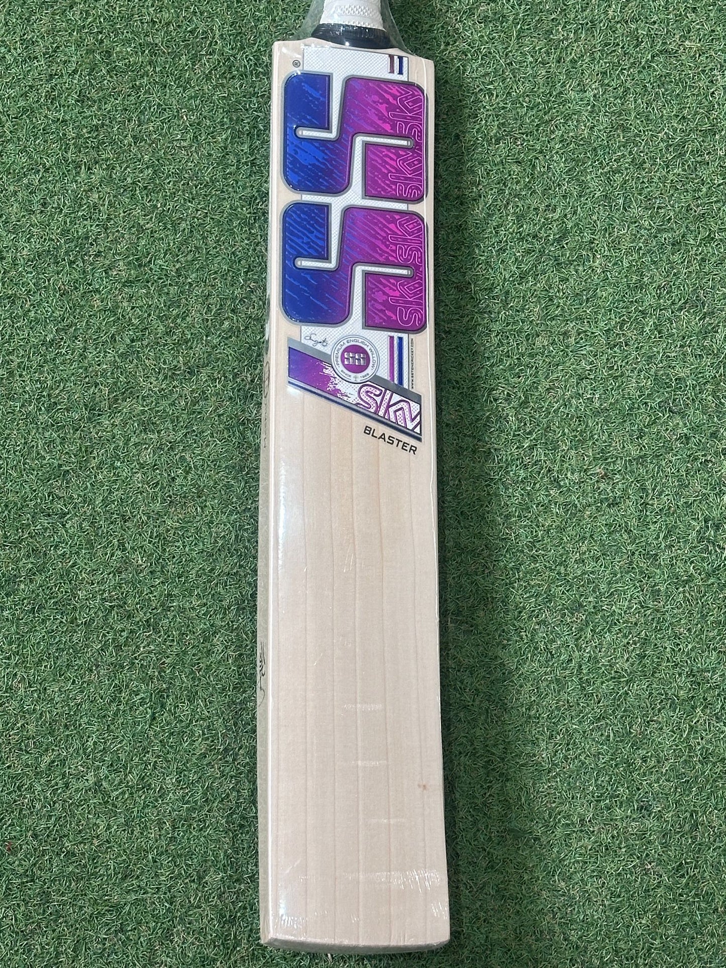 SS Ton Sky Blaster Cricket Bat (2lb 9oz)