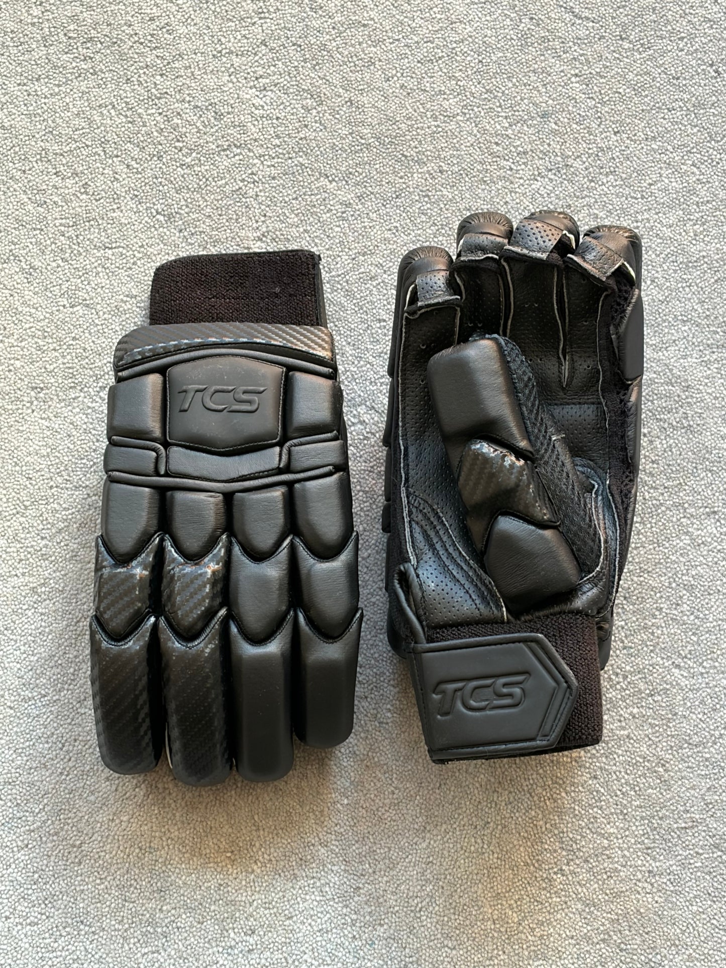 TCS Blackout LE Batting Gloves