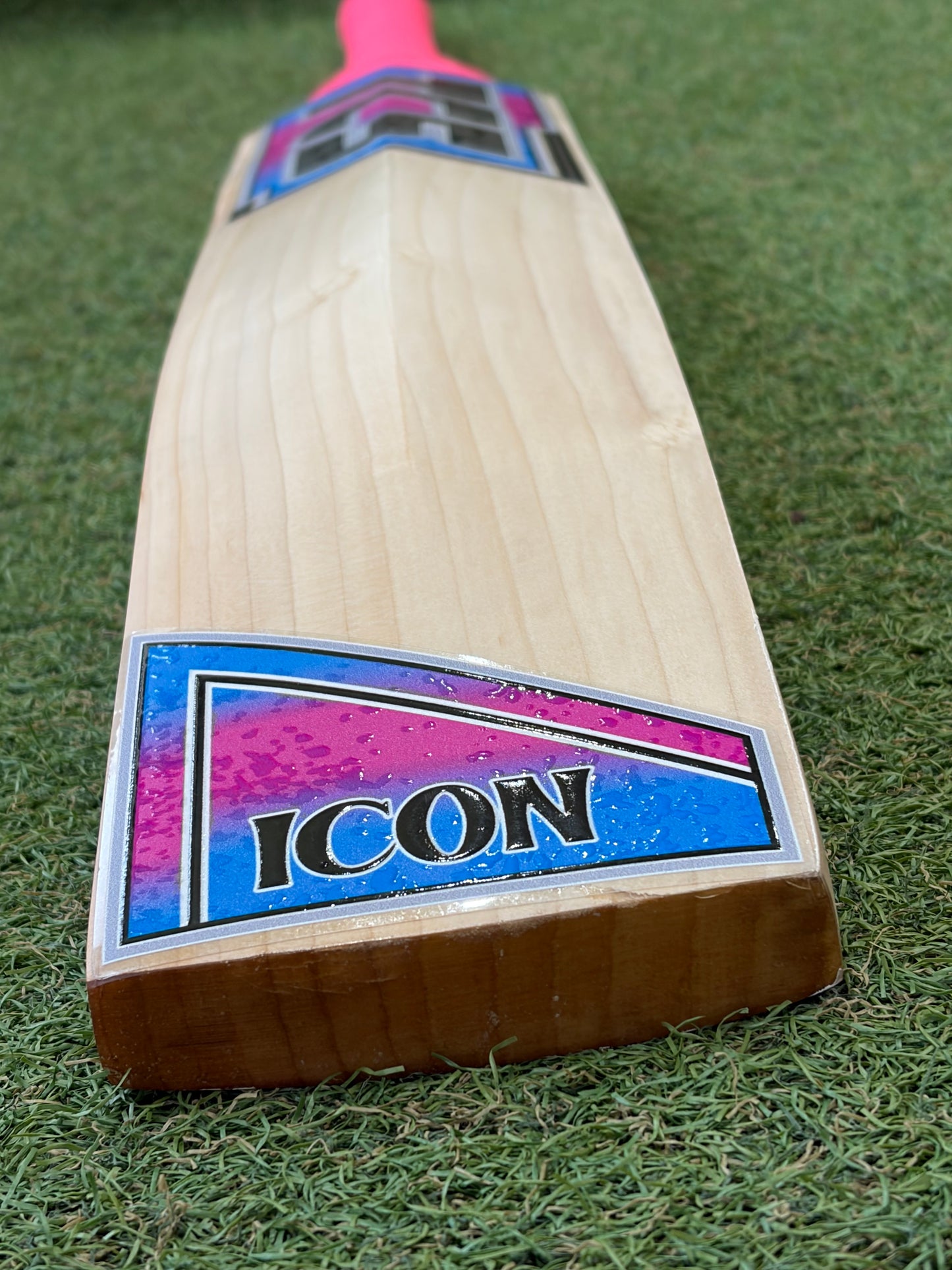 TCS Icon Pink Cricket Bat (2lb 11oz)