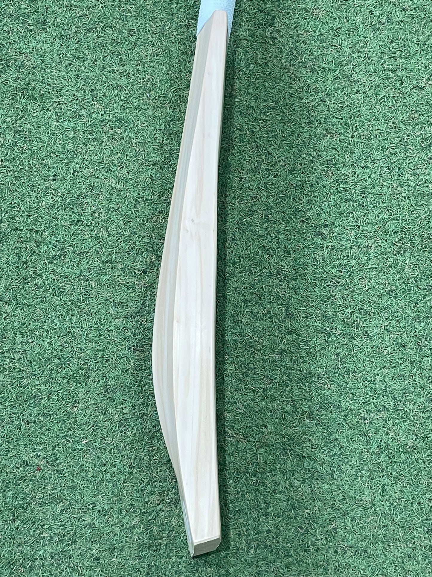 Cricket Station Plain Short Blade Long Handle Cricket Bat (2lb 9oz) - UK Made