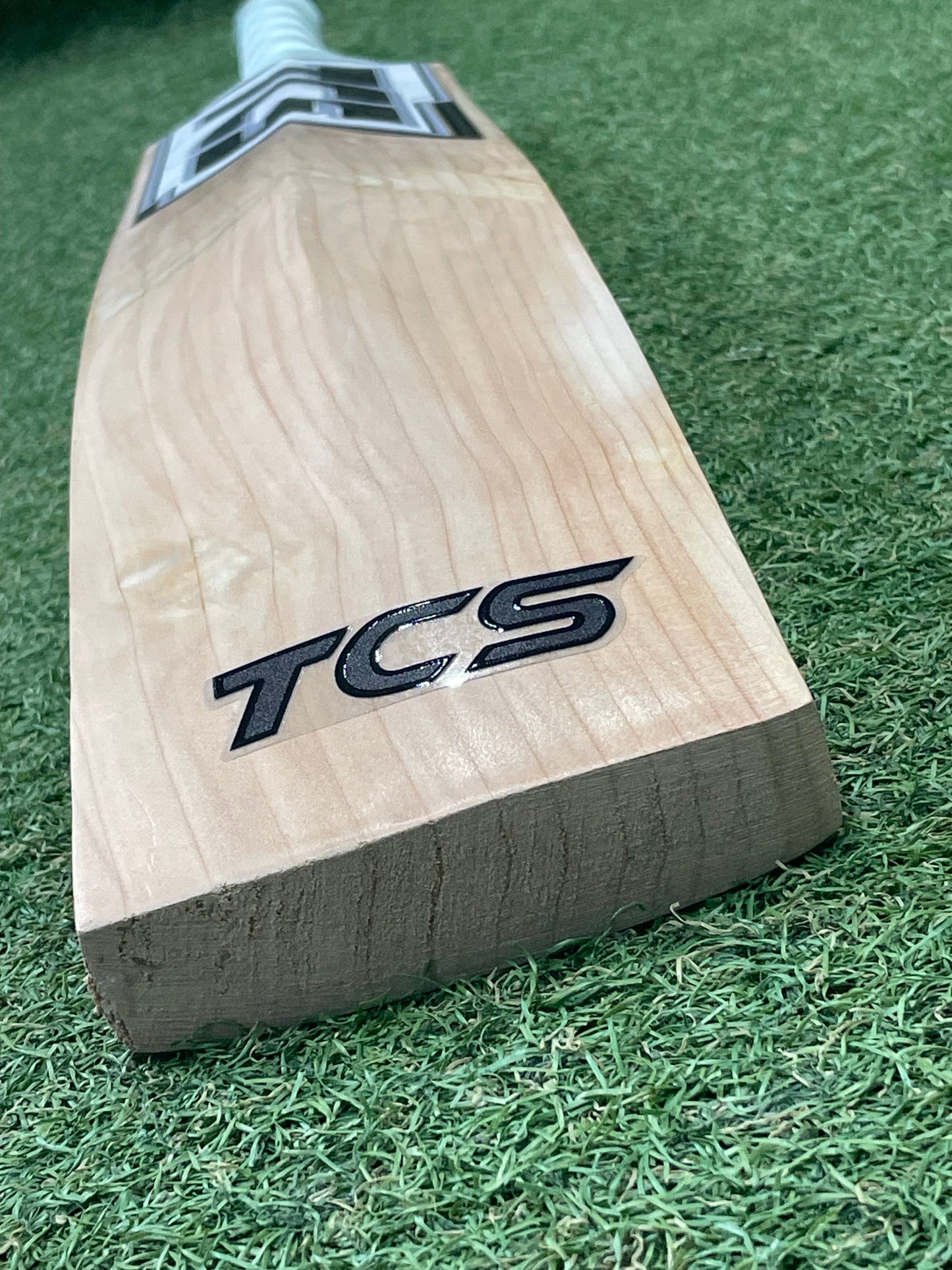 TCS White Edition Butterfly Cricket Bat (2lb 8oz)