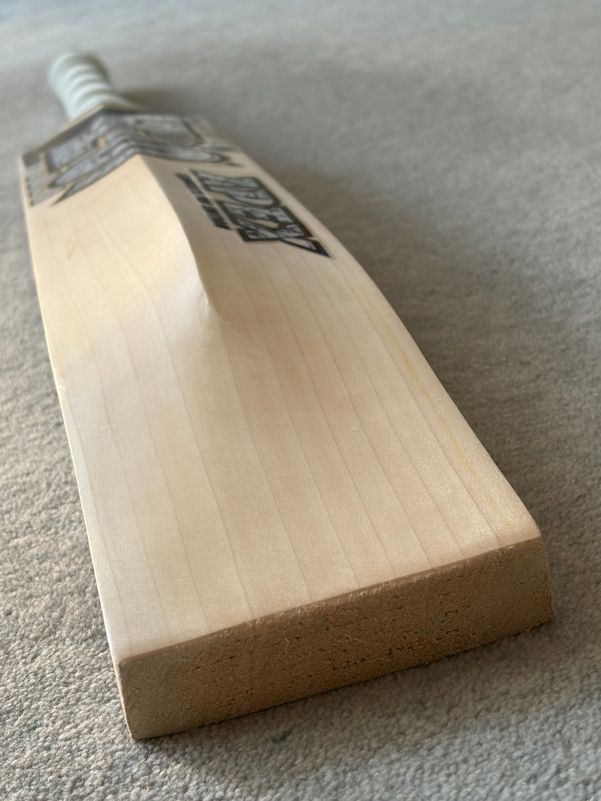 HS Apex Cricket Bat (2lb 10oz)