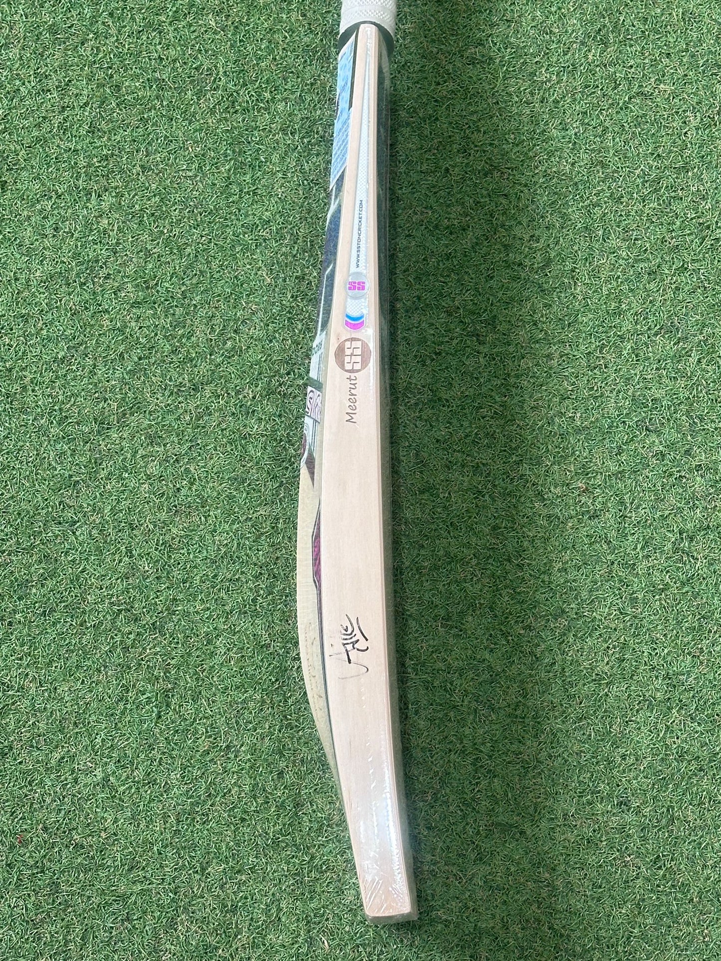 SS Ton Sky Blaster Cricket Bat (2lb 9oz)