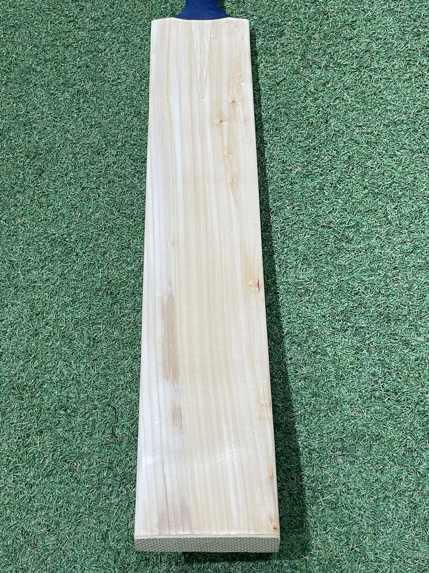 Cricket Station Plain Short Blade Long Handle Cricket Bat (2lb 11oz) - UK Made