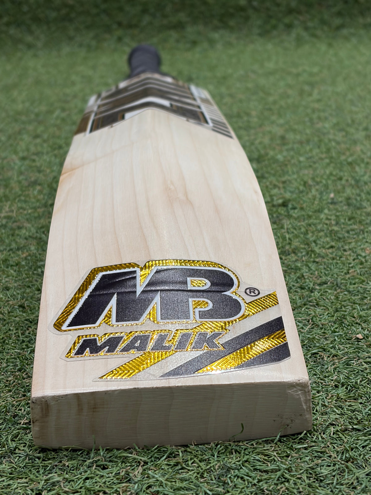 MB Malik Kamran Ghulam Players Cricket Bat (2lb 9oz)