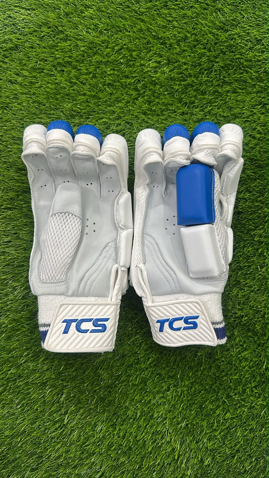 TCS Surge Batting Gloves