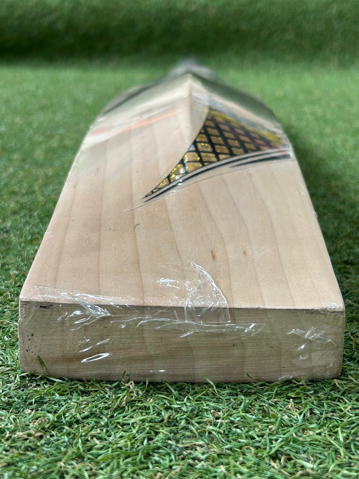 Ihsan Xtreme Cricket Bat (2lb 9oz)